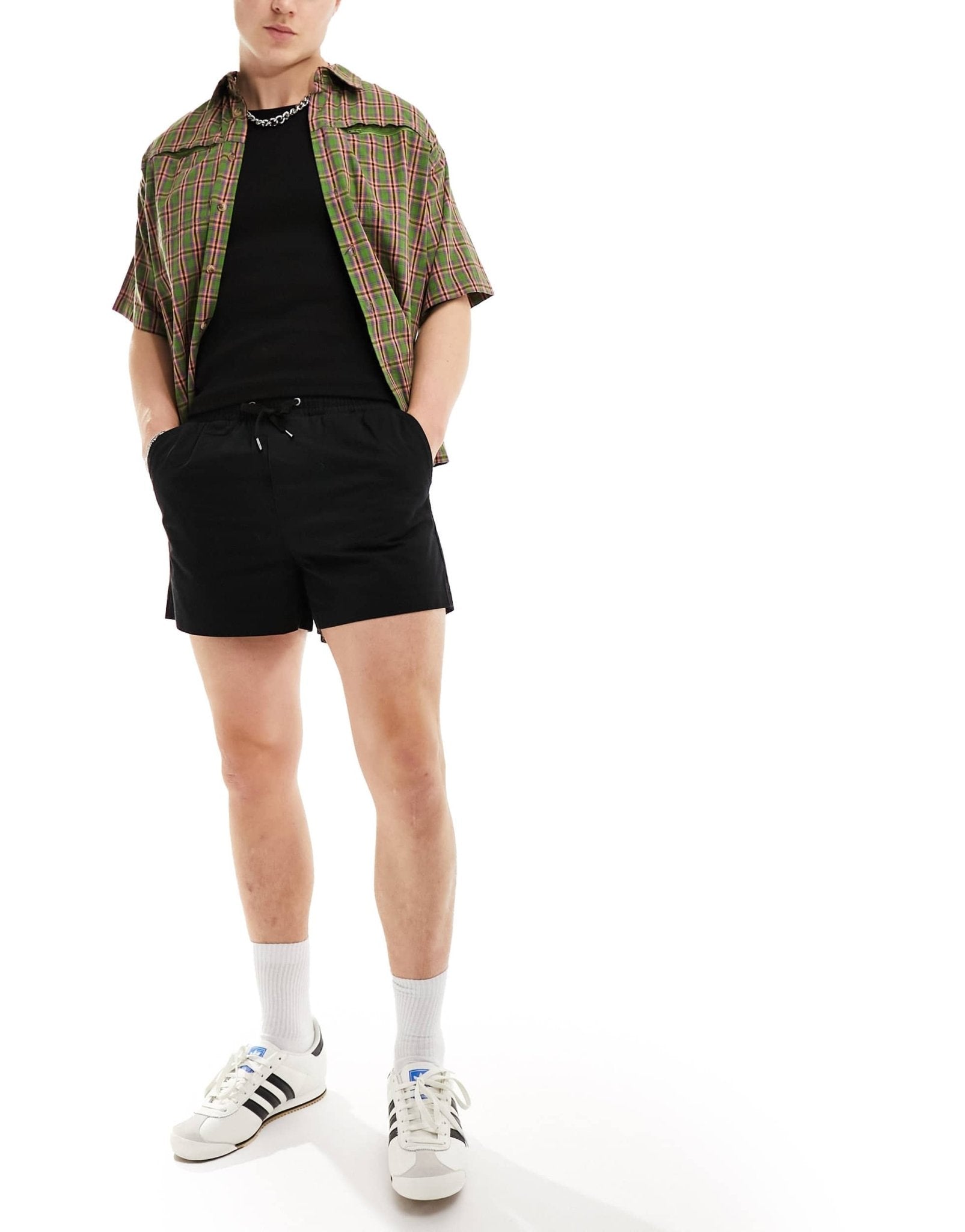 Reclaimed Vintage chino short in black - ASOS Sample Sale EU Store