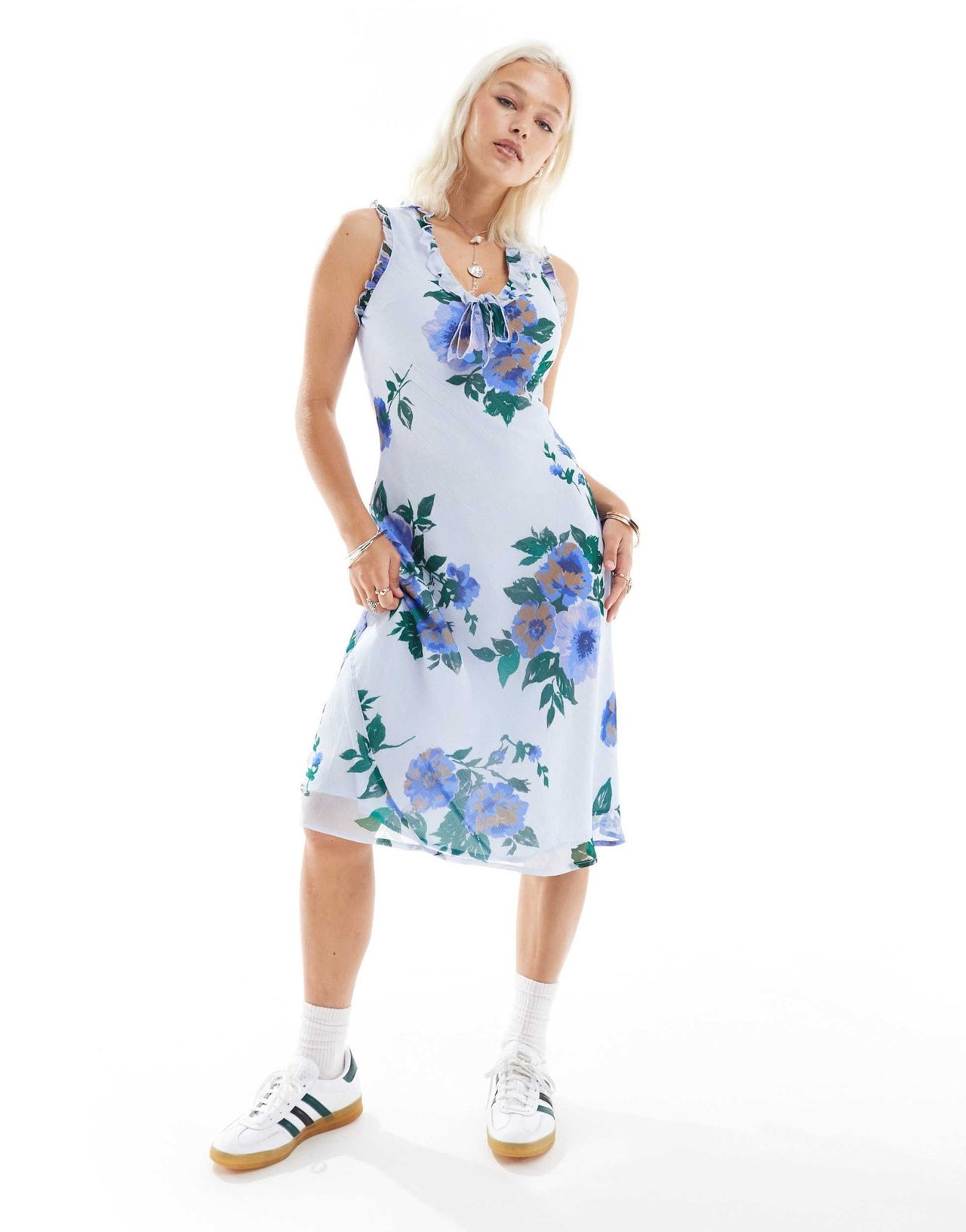 Reclaimed Vintage midi tea dress in blue floral print - ASOS Sample Sale EU Store