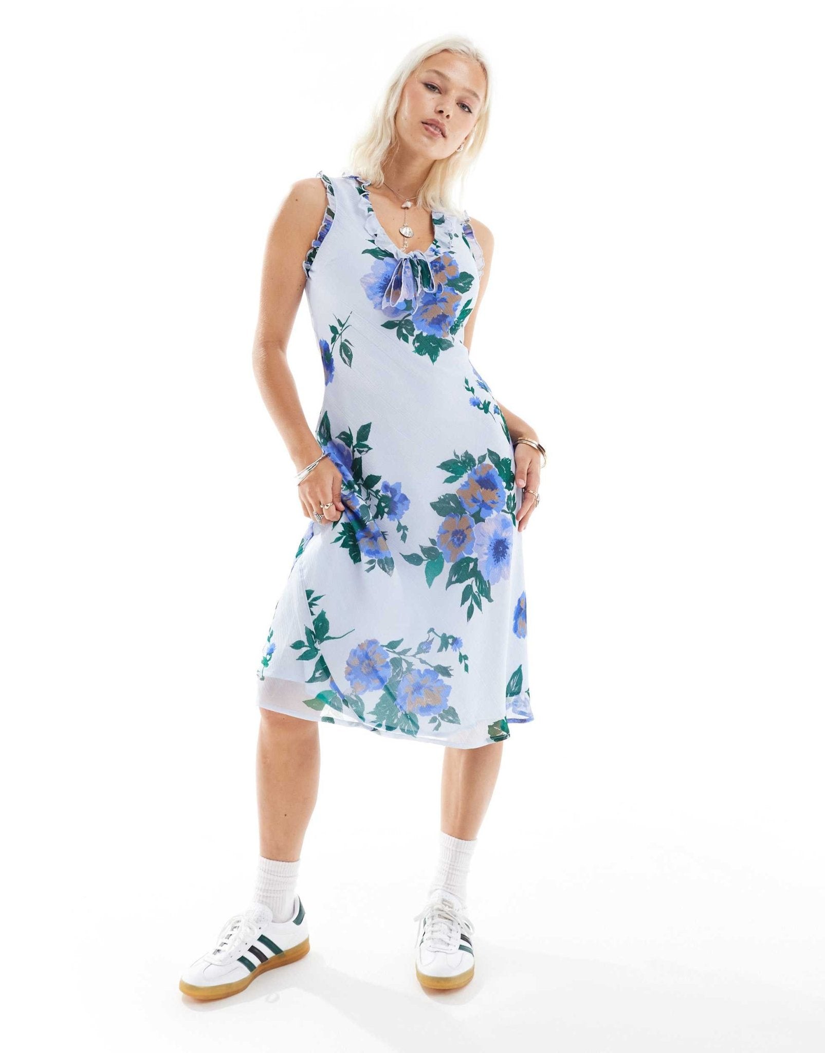 Reclaimed Vintage midi tea dress in blue floral print - ASOS Sample Sale EU Store