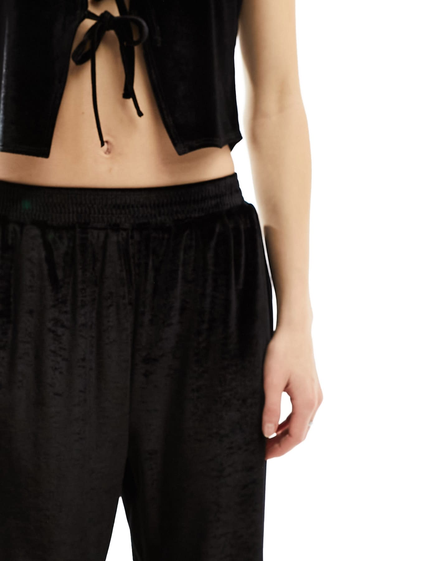 Reclaimed Vintage pull on trouser in velvet - ASOS Sample Sale EU Store