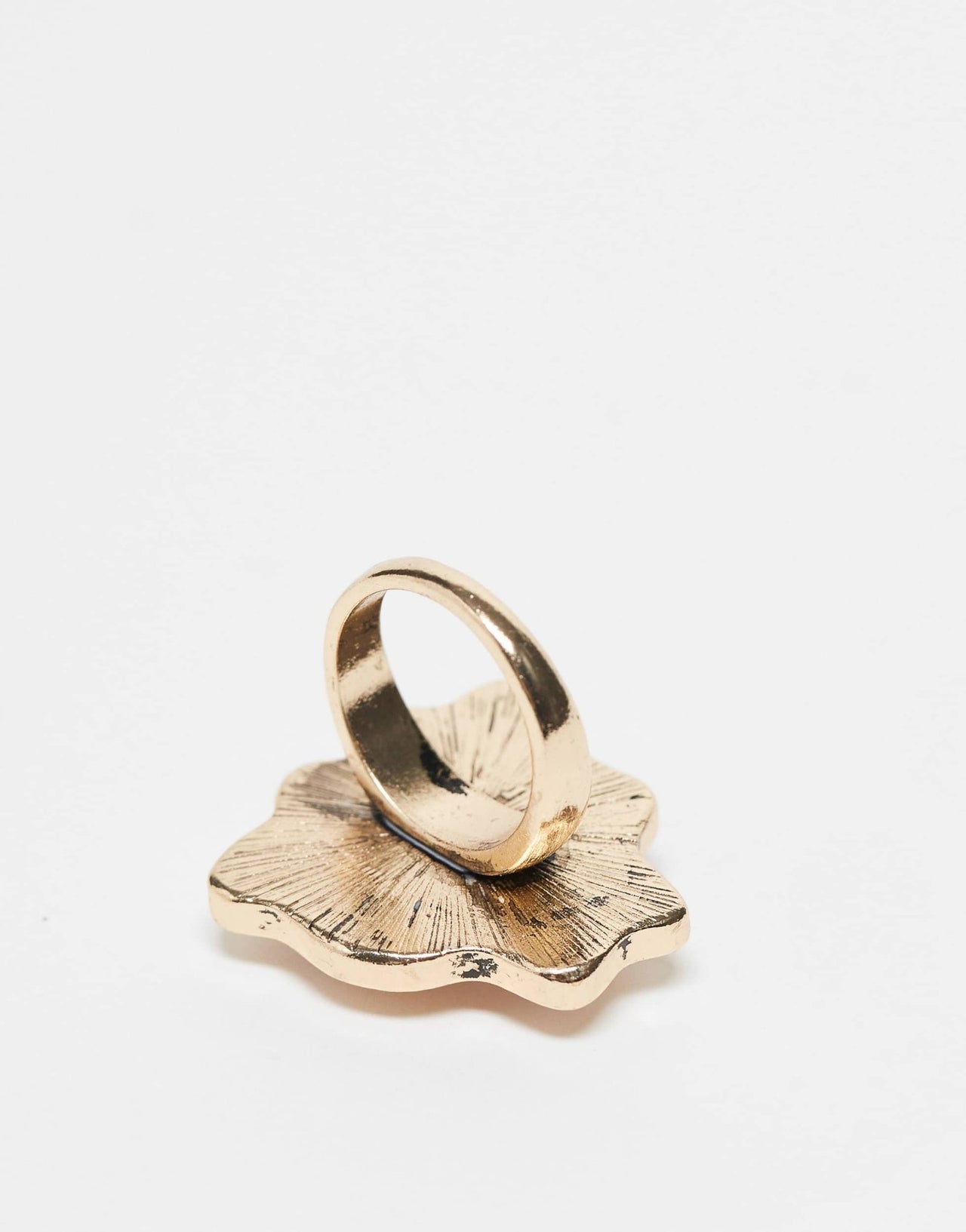Reclaimed Vintage ring with faux rose quartz in gold - ASOS Sample Sale EU Store