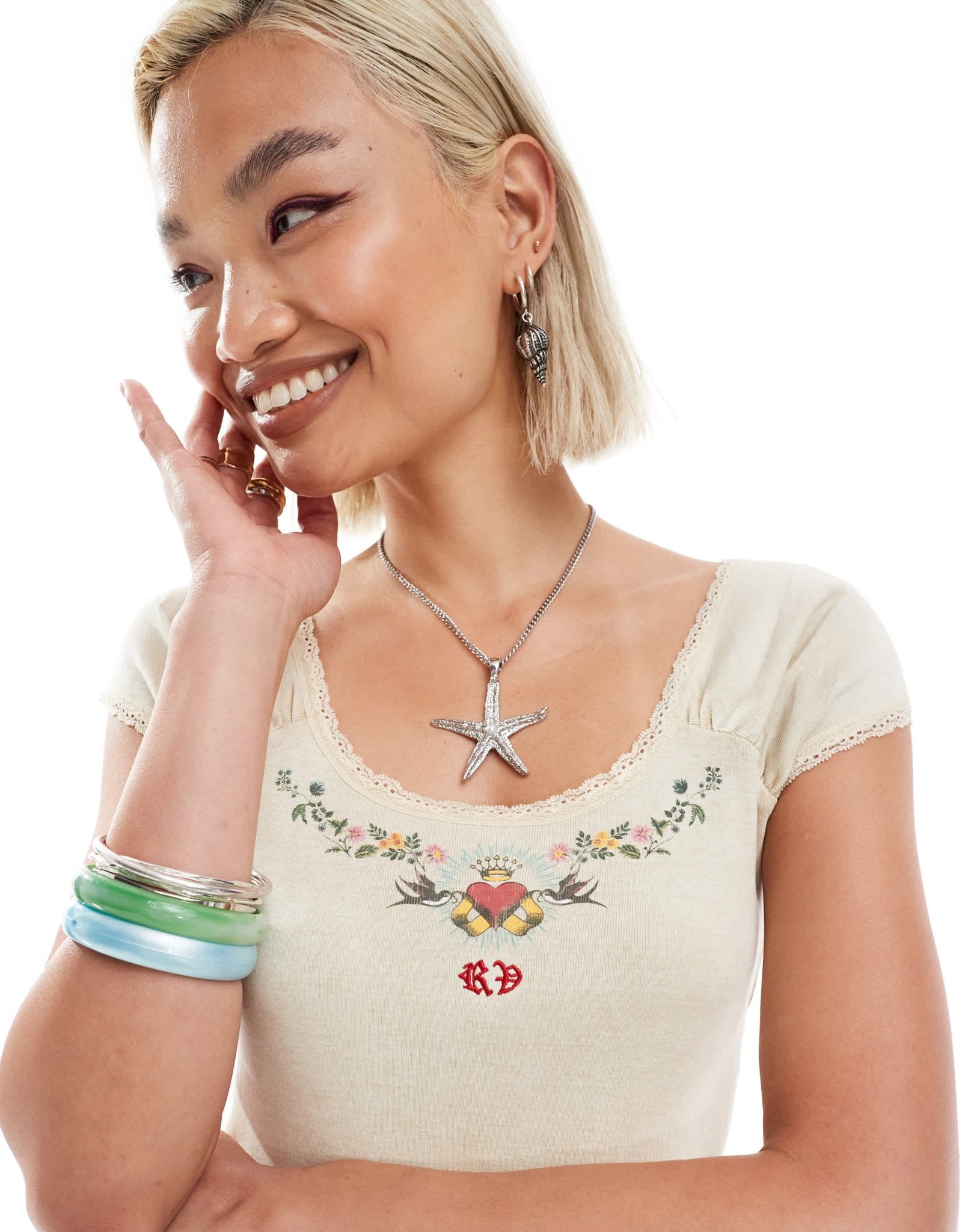 Reclaimed Vintage scoop neck baby tee with lace trim and vintage heart print in stone - ASOS Sample Sale EU Store