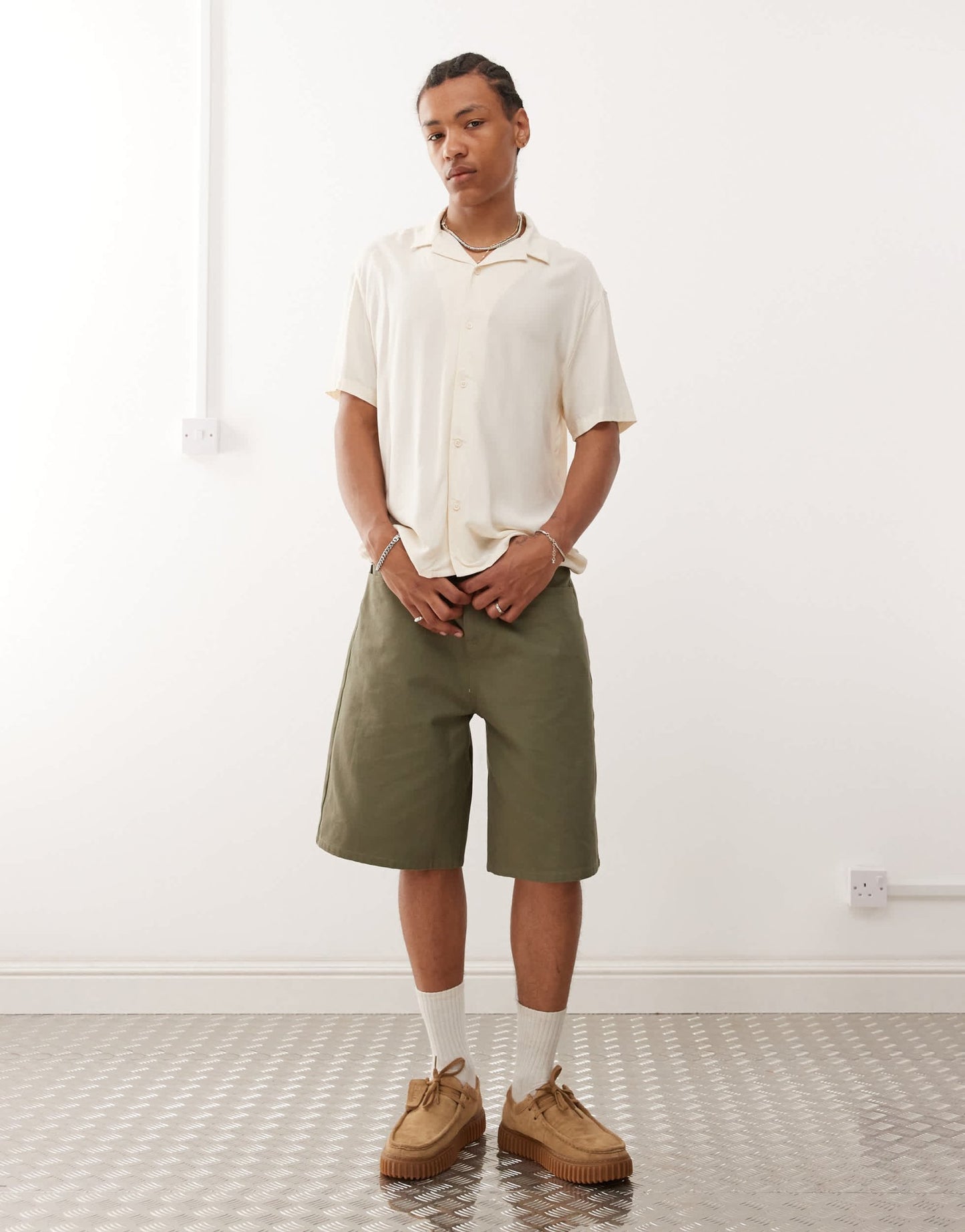 Reclaimed Vintage short sleeve boxy revere shirt in ecru viscose - ASOS Sample Sale EU Store