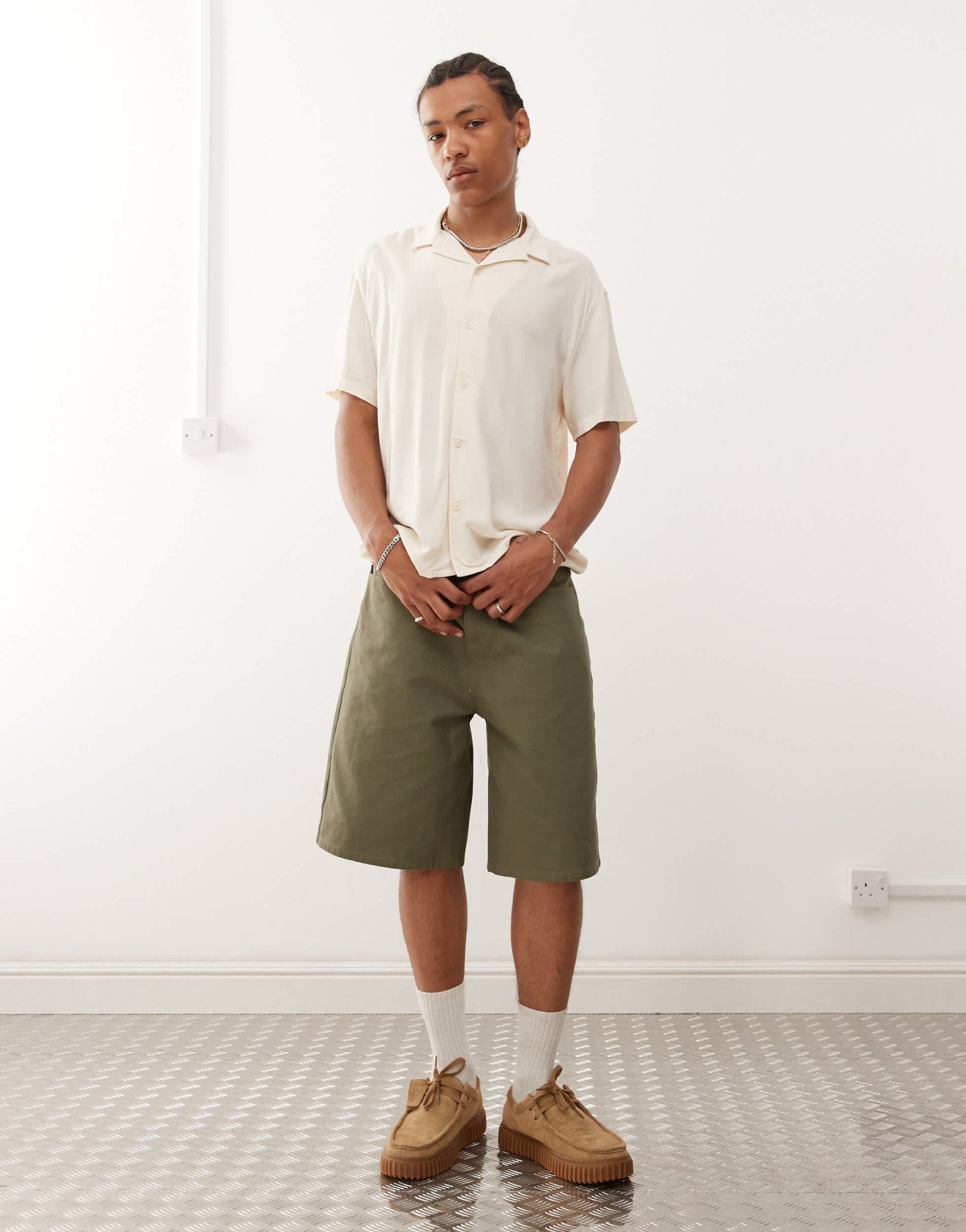 Reclaimed Vintage short sleeve boxy revere shirt in ecru viscose - ASOS Sample Sale EU Store