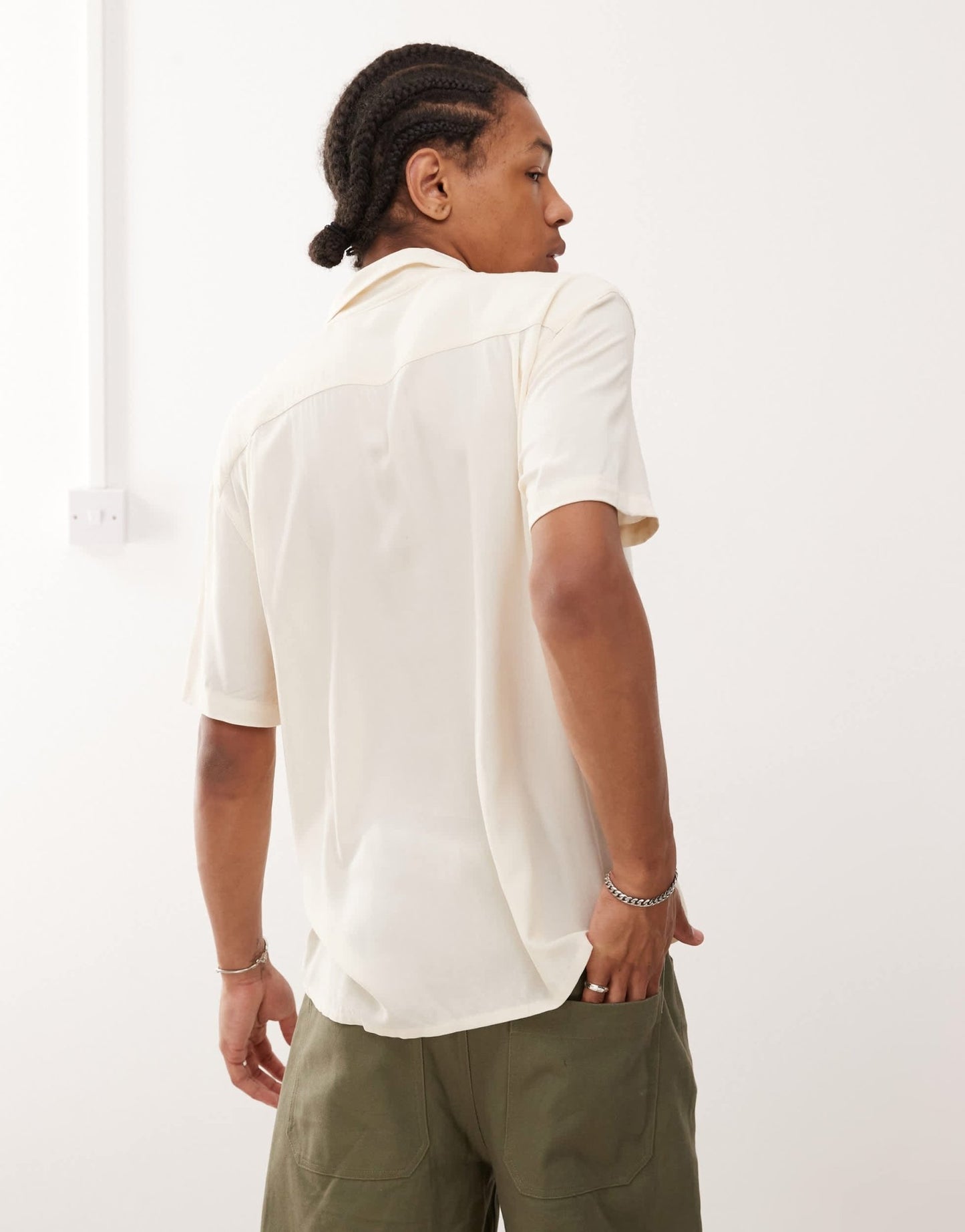 Reclaimed Vintage short sleeve boxy revere shirt in ecru viscose - ASOS Sample Sale EU Store