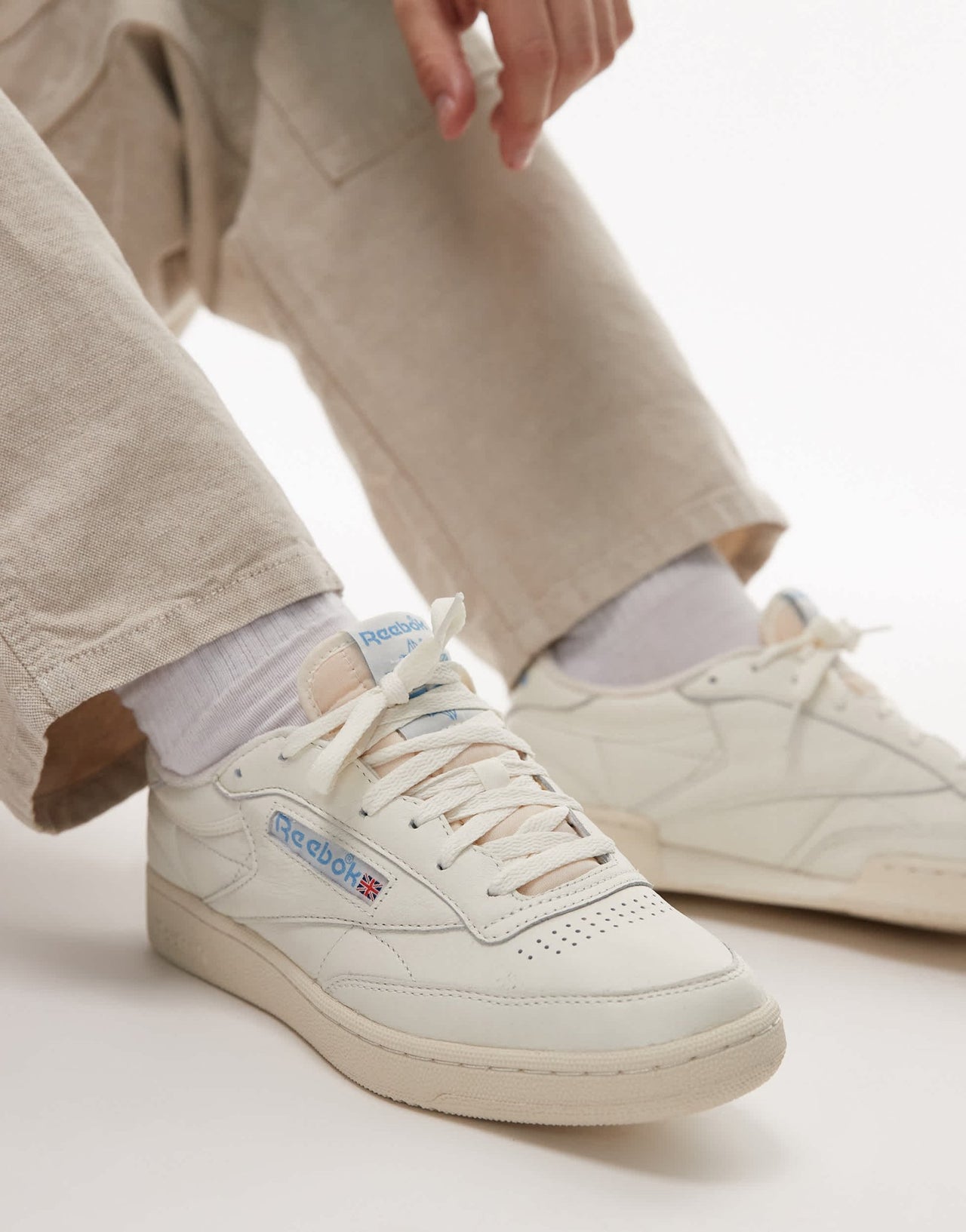 Reebok Club C 85 trainers in off white and blue - ASOS Sample Sale EU Store