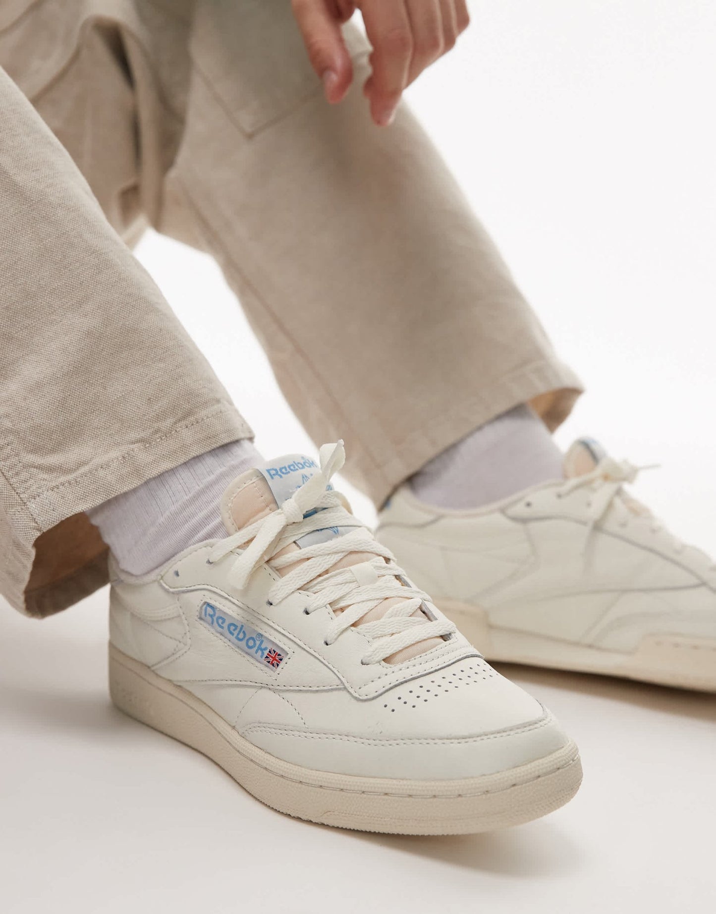 Reebok Club C 85 trainers in off white and blue - ASOS Sample Sale EU Store
