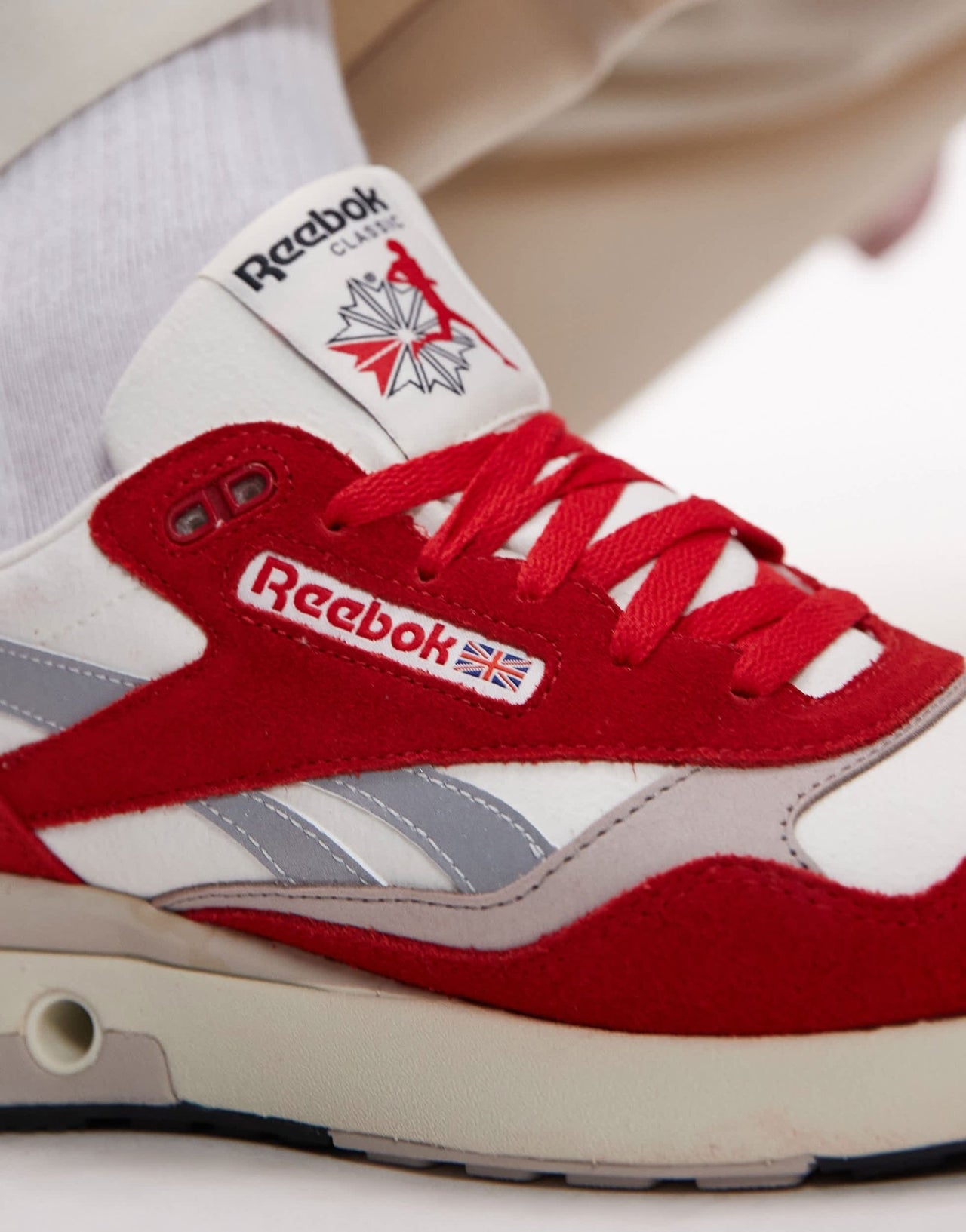 Reebok ERS World trainers in red and white - ASOS Sample Sale EU Store