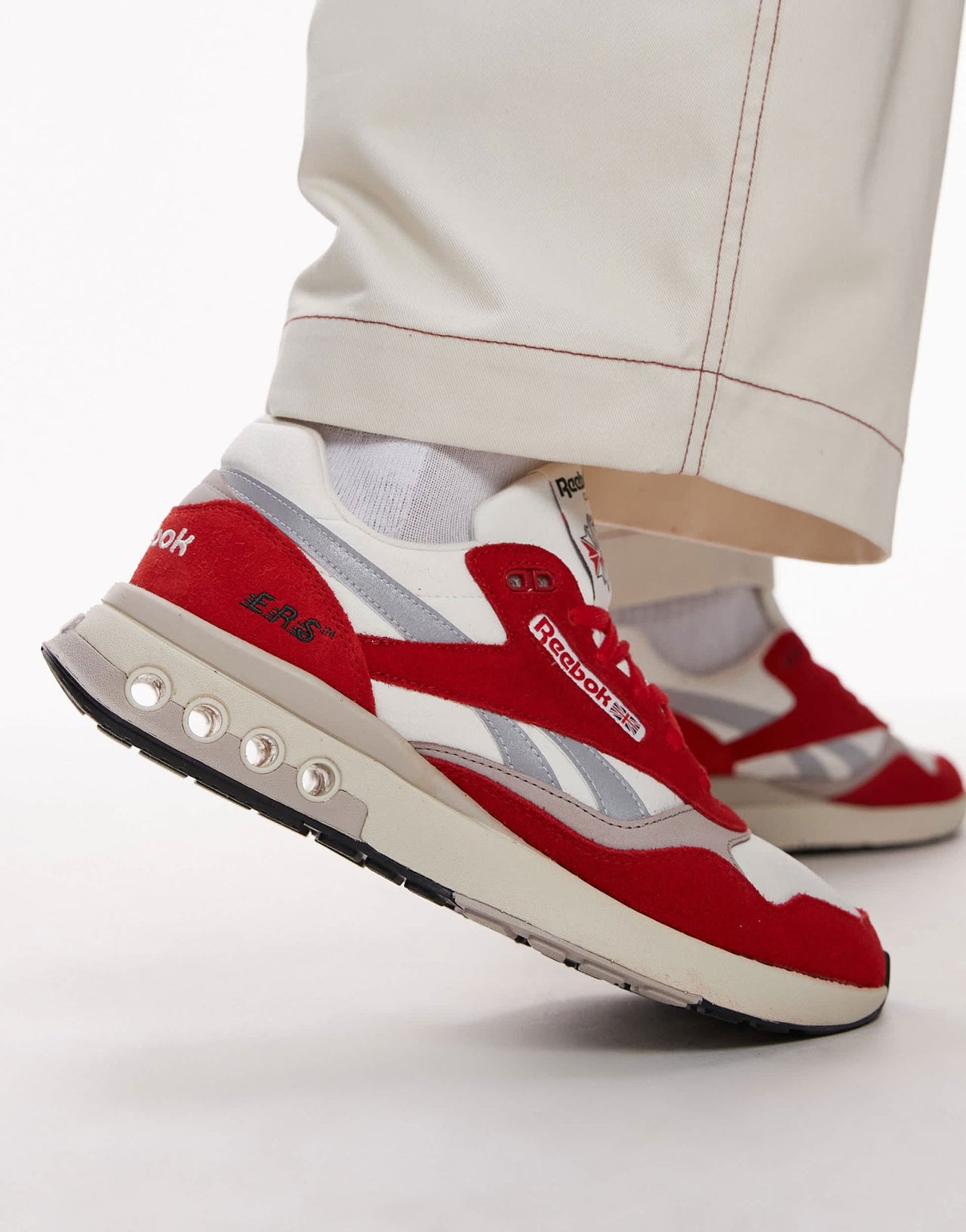 Reebok ERS World trainers in red and white - ASOS Sample Sale EU Store