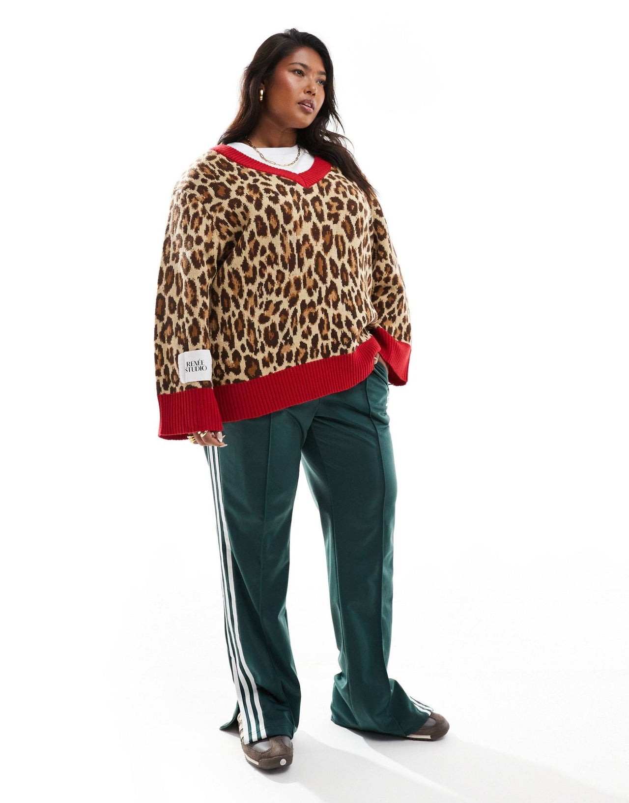 Renee Studio Plus x Holly Wynne exclusive longline v neck contrast edge jumper in leopard - ASOS Sample Sale EU Store