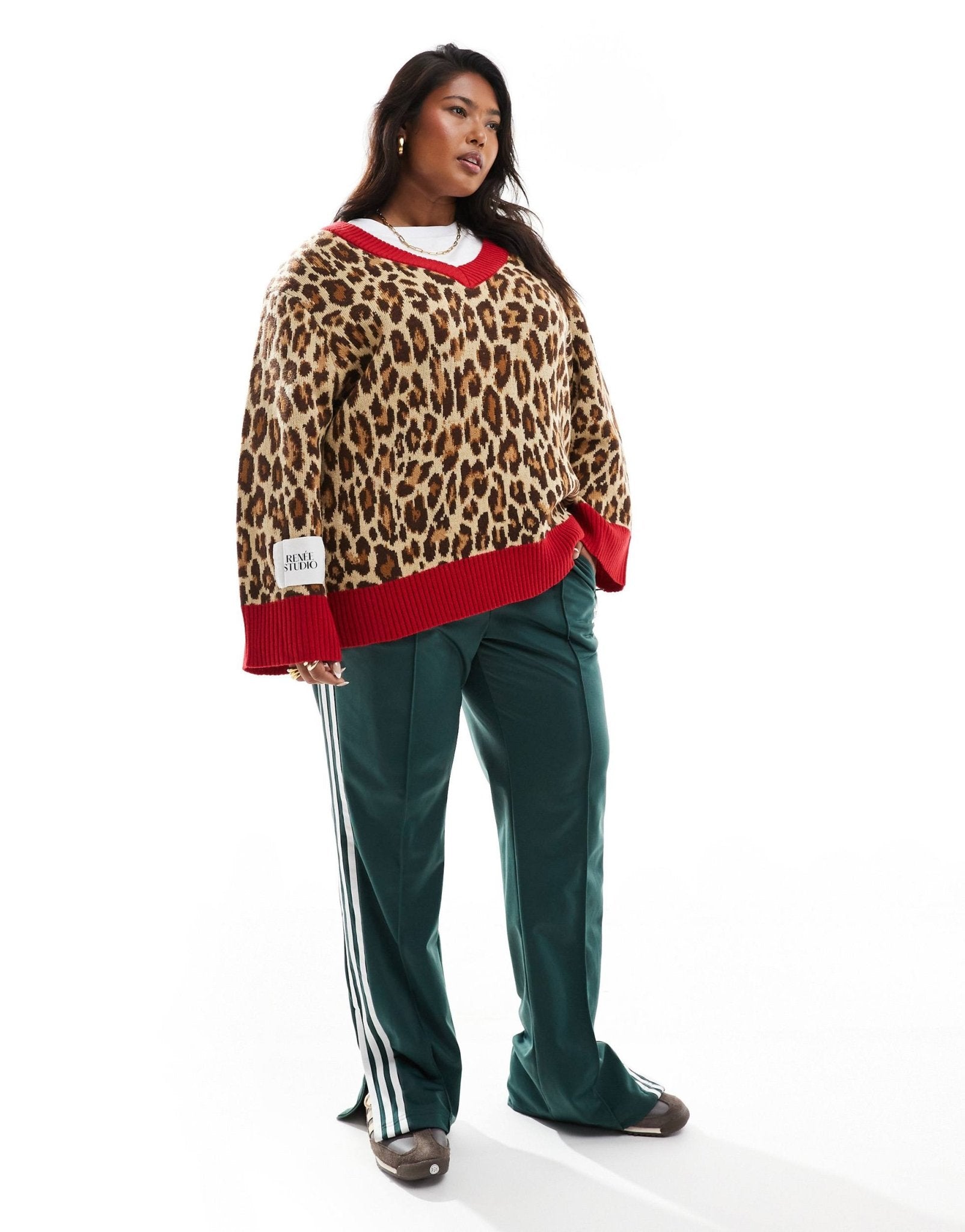 Renee Studio Plus x Holly Wynne exclusive longline v neck contrast edge jumper in leopard - ASOS Sample Sale EU Store