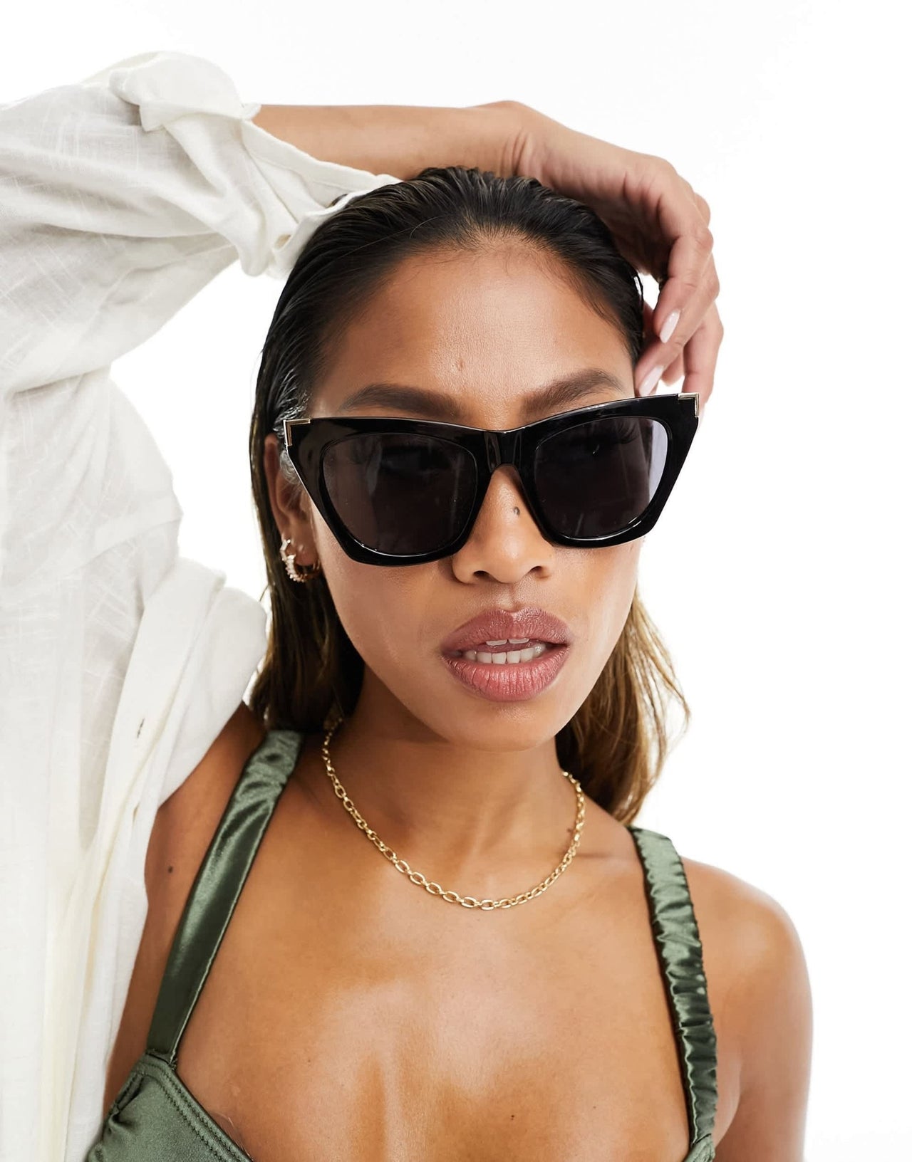 River Island angled cateye sunglasses in black - ASOS Sample Sale EU Store