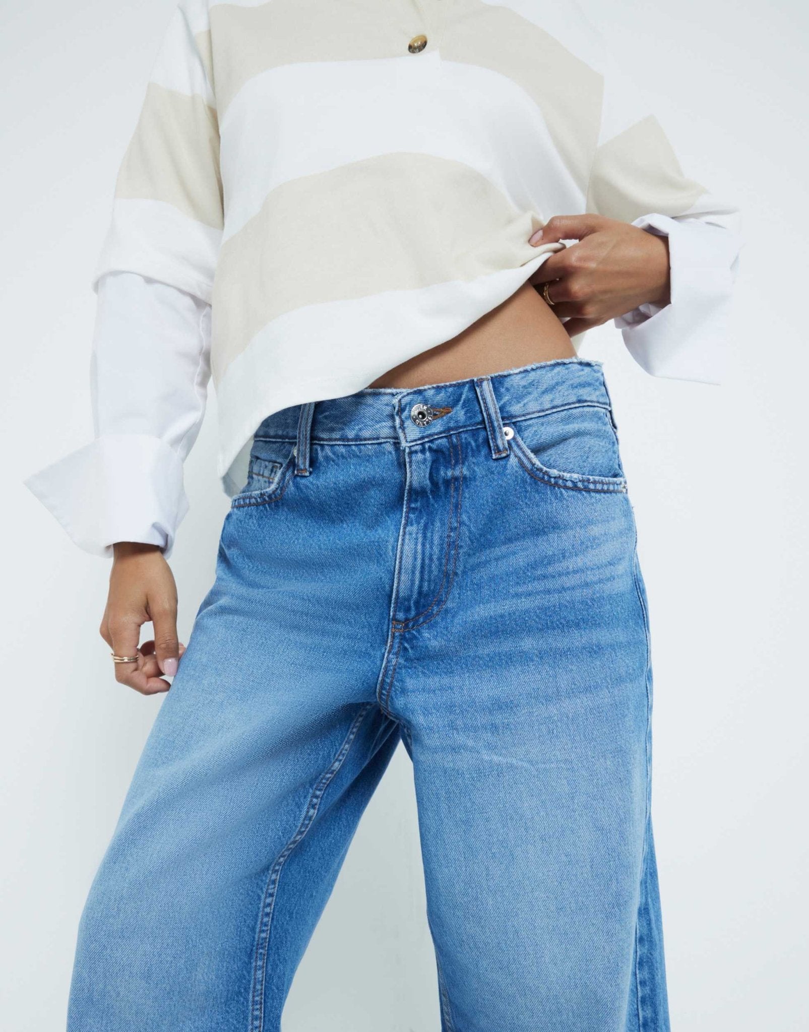 River Island Petite relaxed straight fit jeans in blue - medium - ASOS Sample Sale EU Store