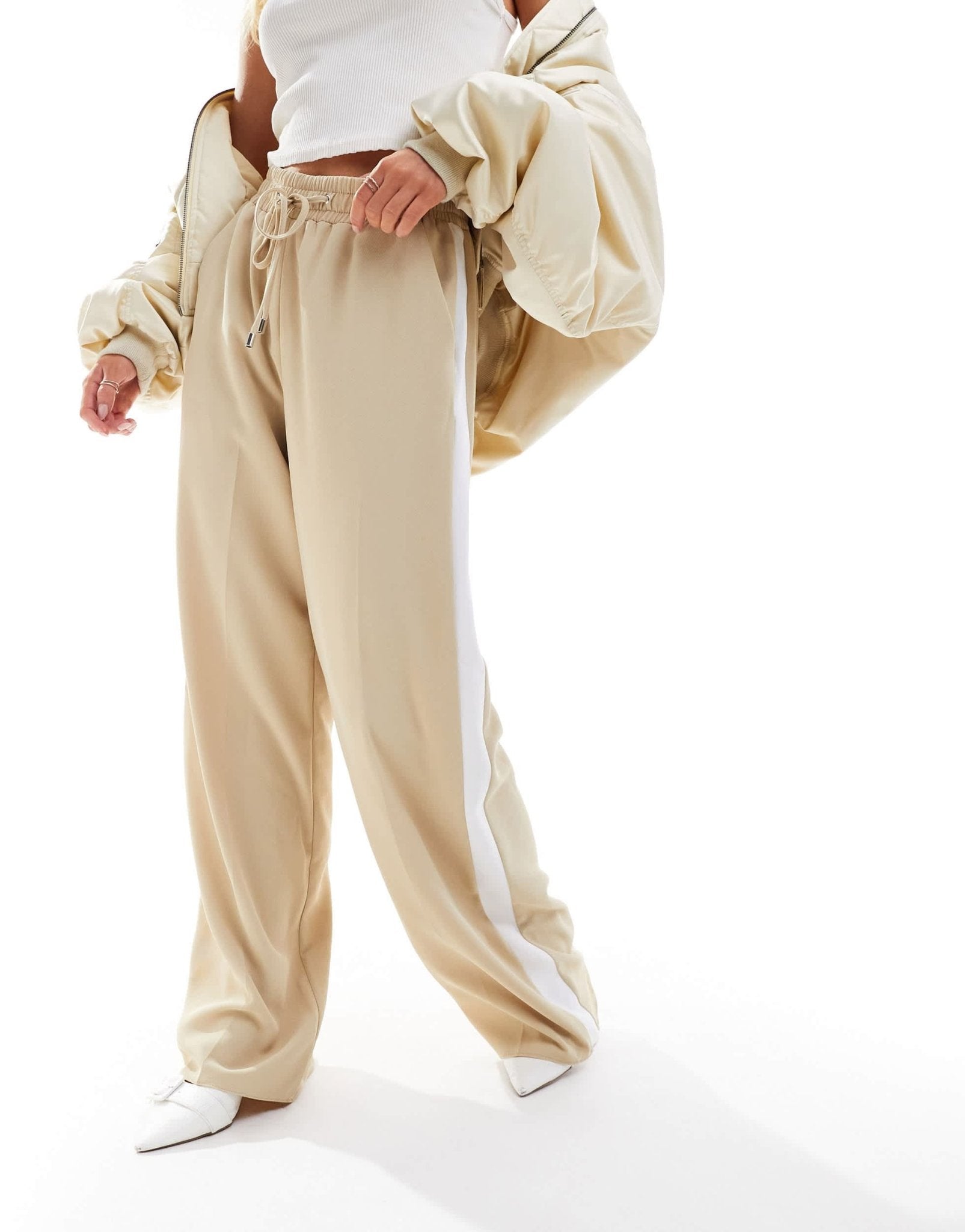 River Island Petite wide leg jogger trouser with side stripe in beige - ASOS Sample Sale EU Store