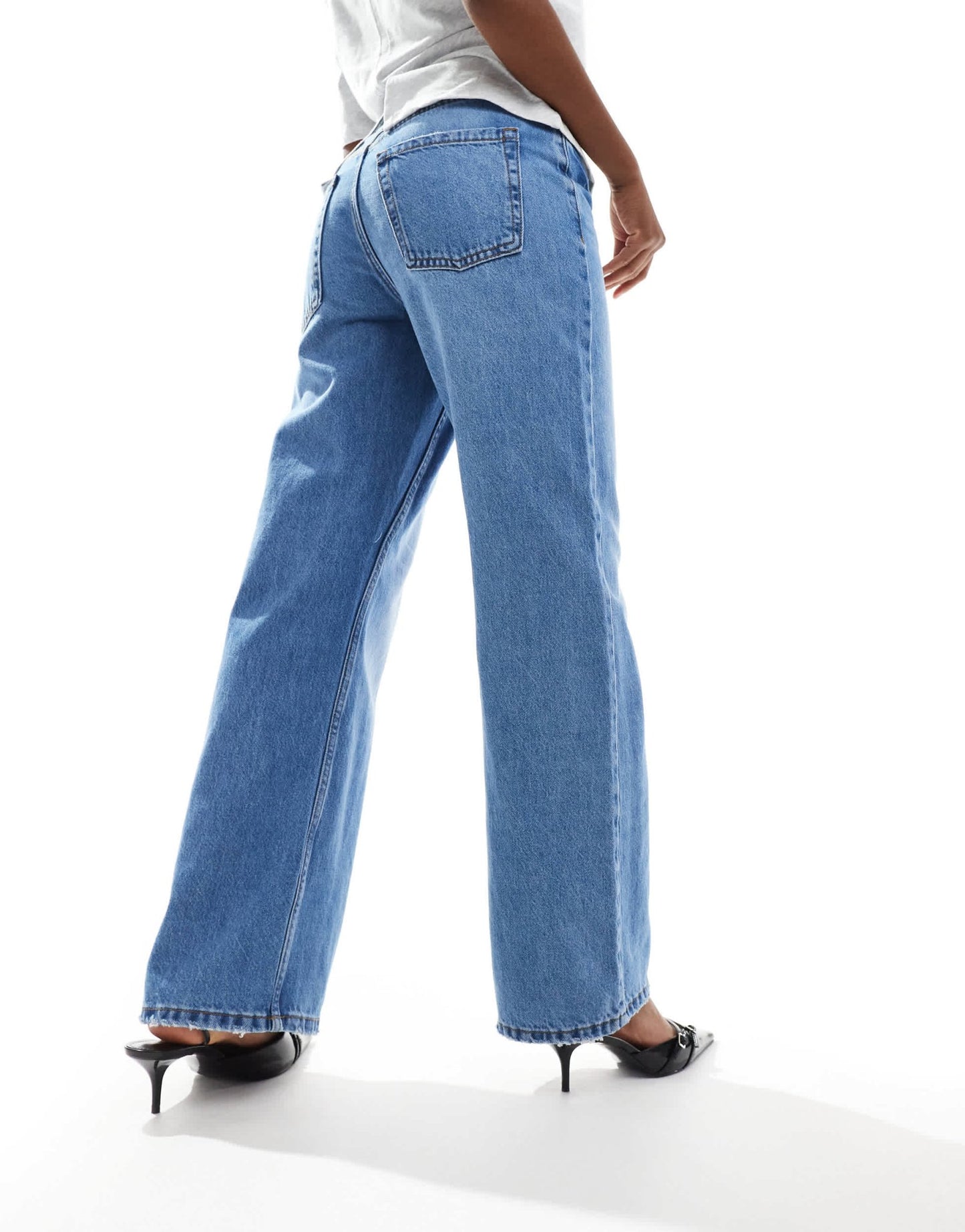 River Island relaxed straight leg jean in mid blue - ASOS Sample Sale EU Store