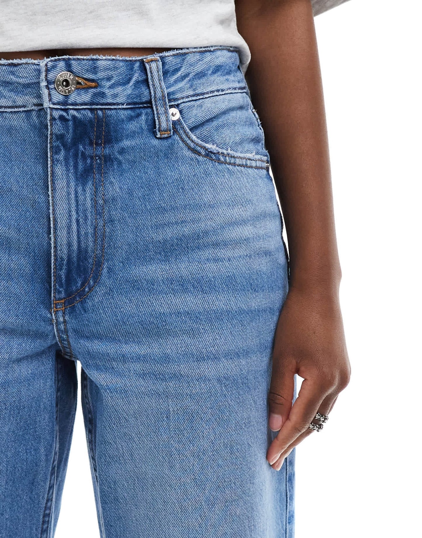 River Island relaxed straight leg jean in mid blue - ASOS Sample Sale EU Store