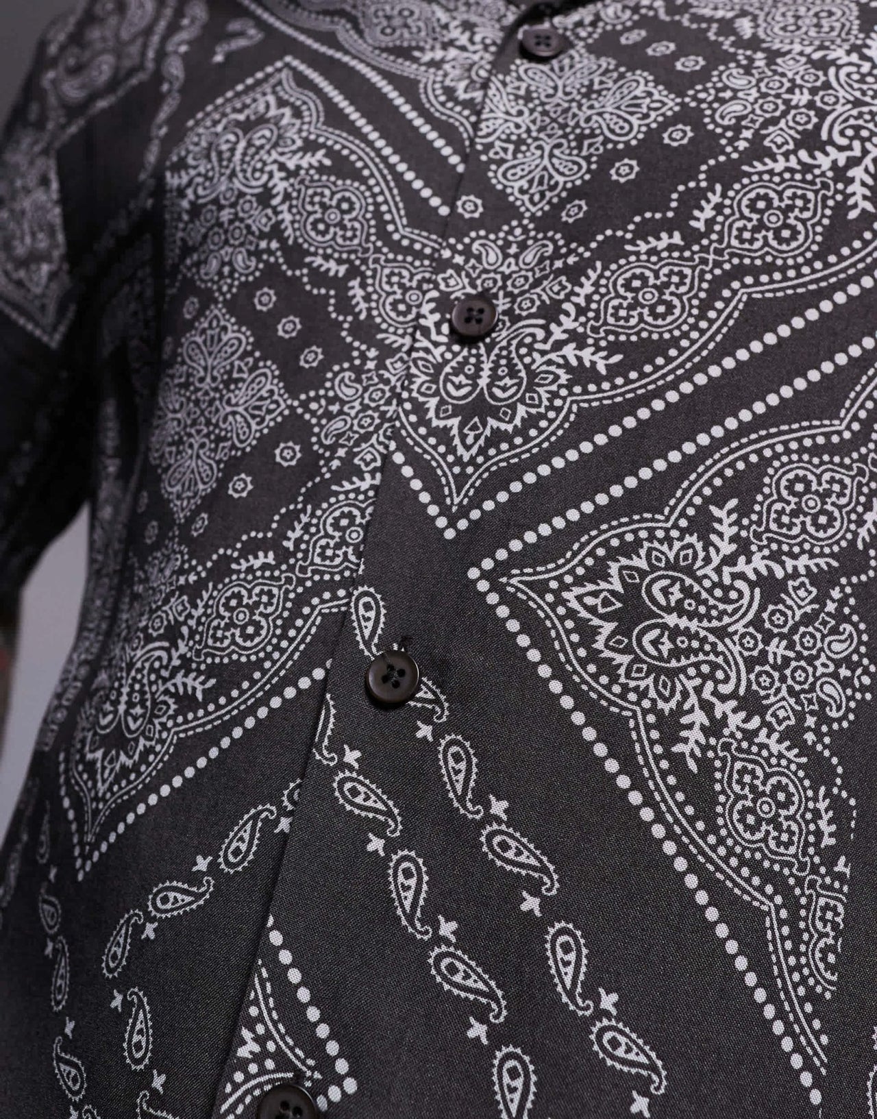 River Island short sleeve shirt in bandana print - ASOS Sample Sale EU Store
