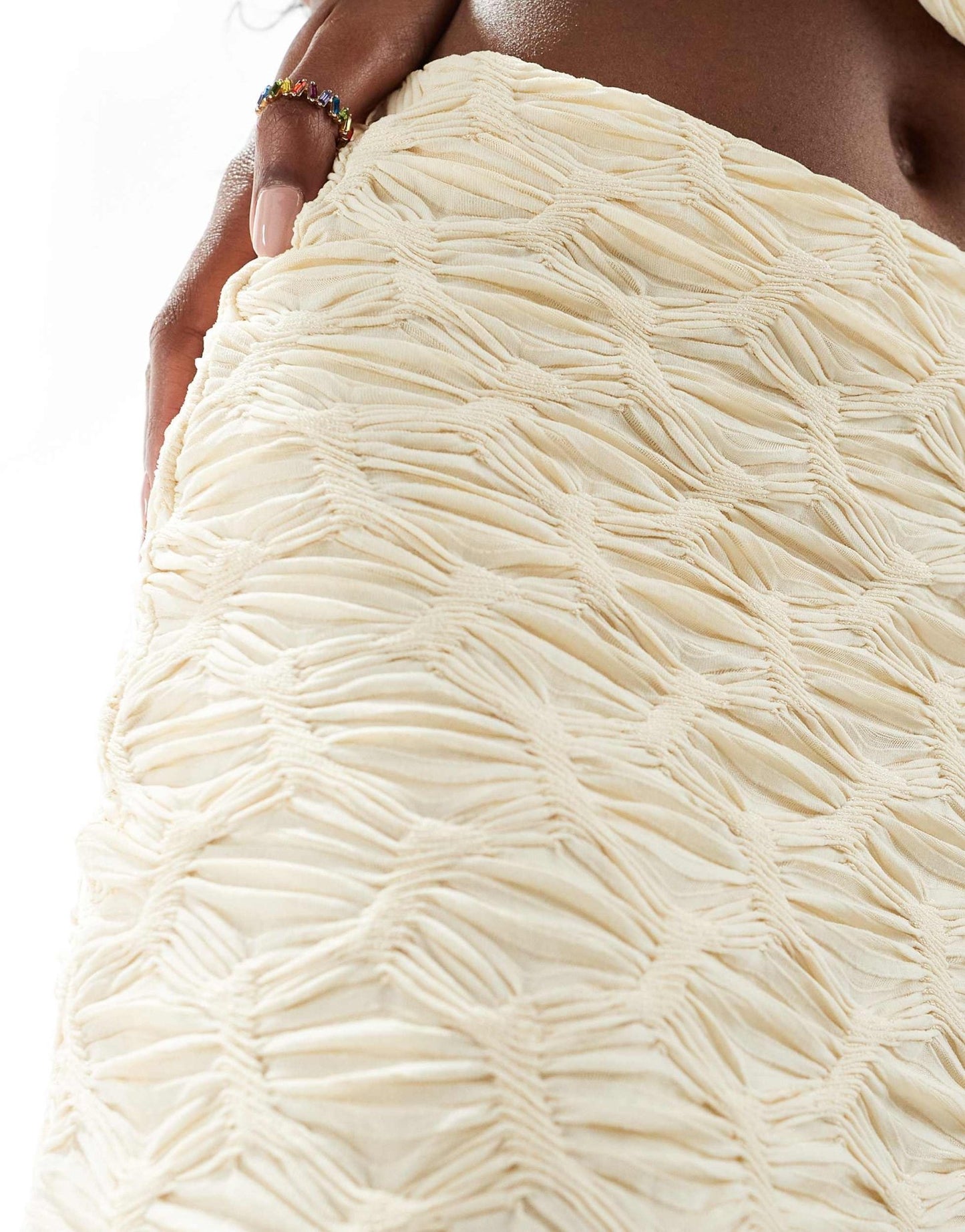 River Island textured midi skirt in cream - ASOS Sample Sale EU Store