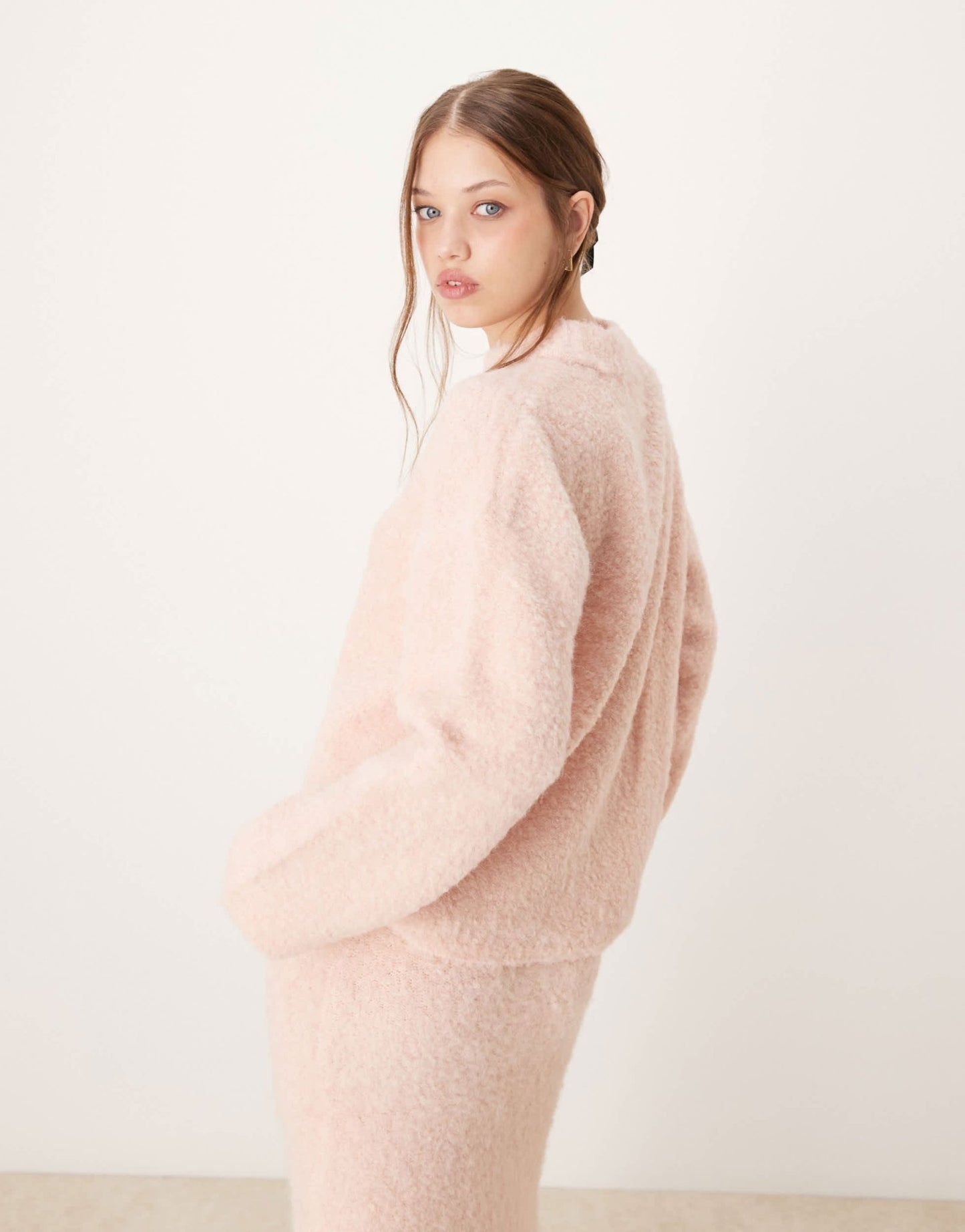 River Island ultra fluffy jumper in light pink - ASOS Sample Sale EU Store