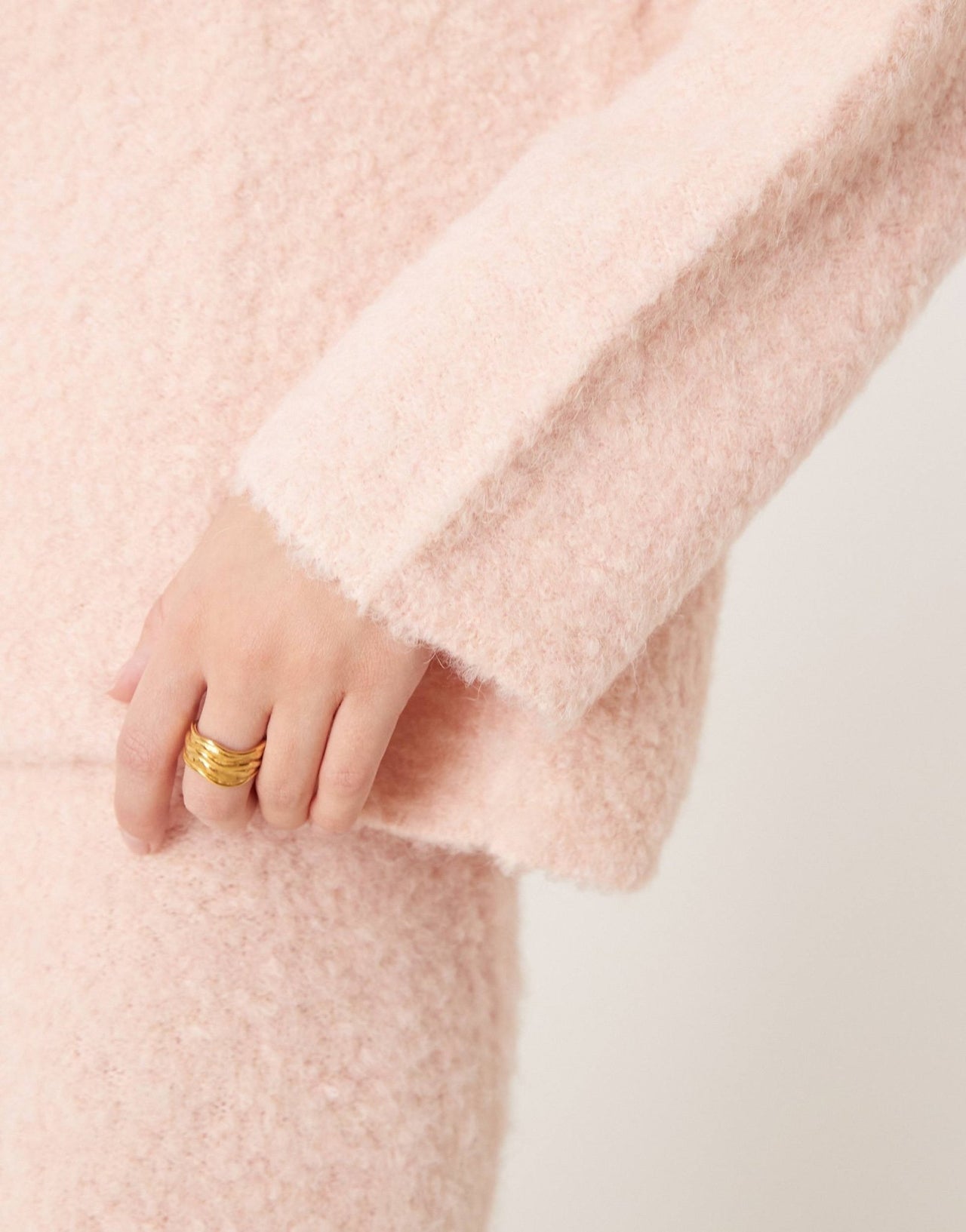 River Island ultra fluffy jumper in light pink - ASOS Sample Sale EU Store