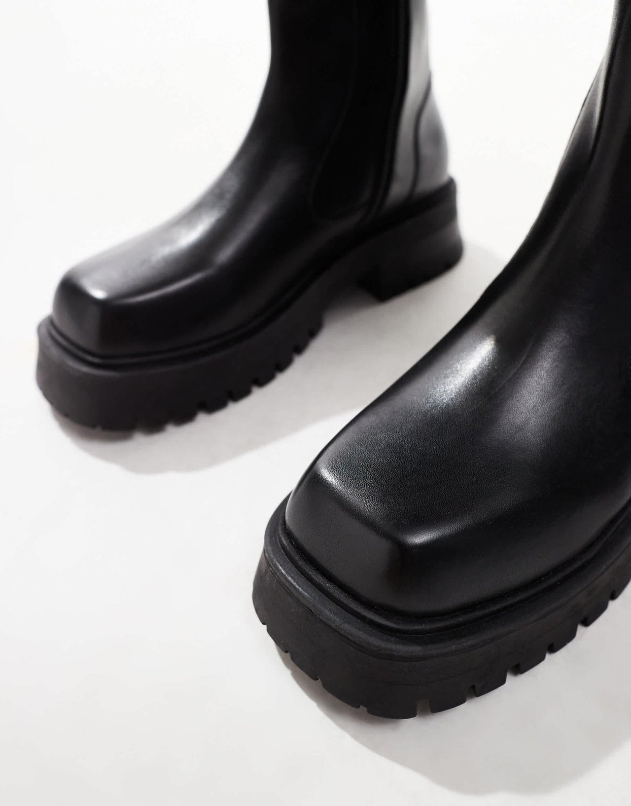 schuh Alicia chunky ankle boots in black leather - ASOS Sample Sale EU Store