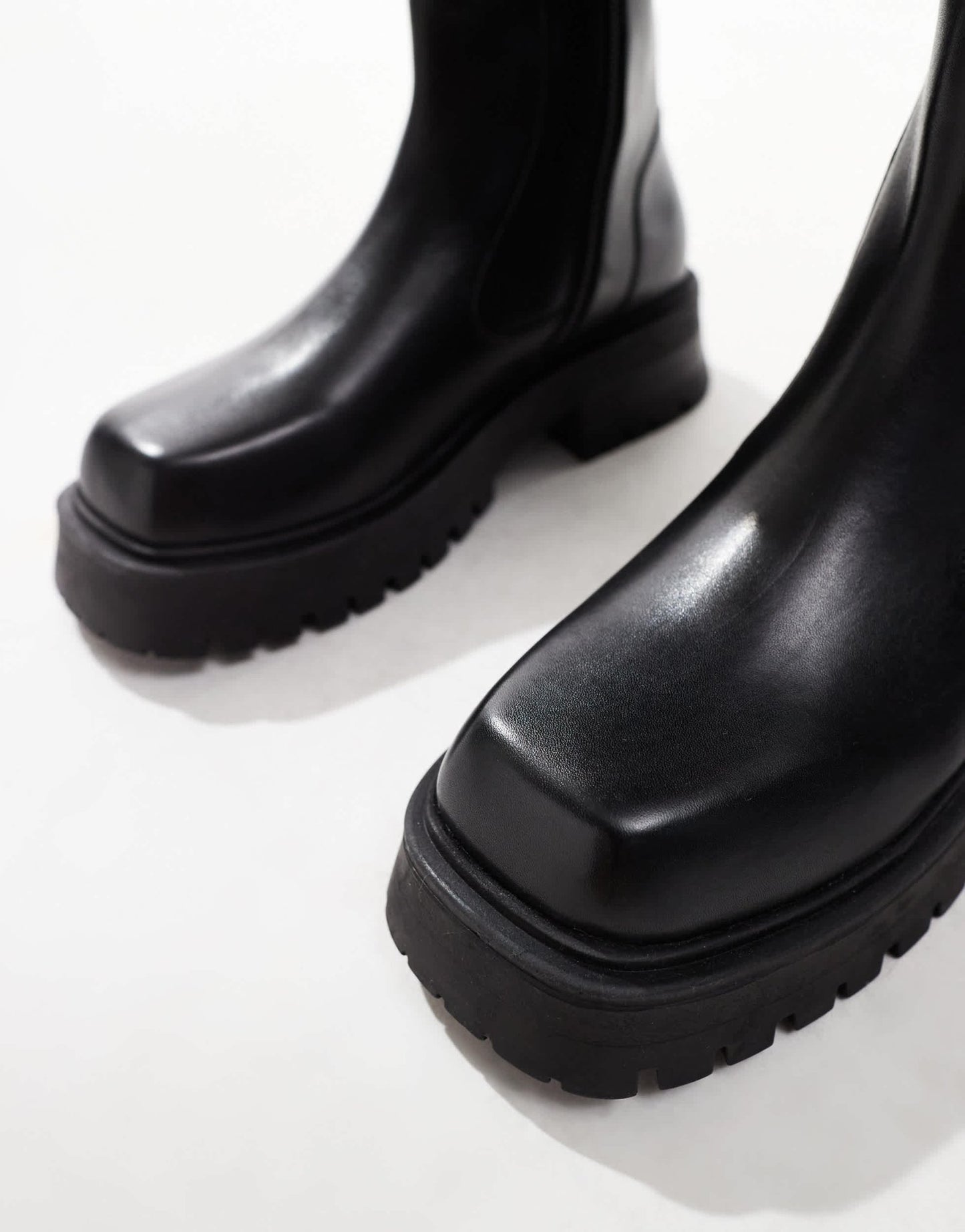 schuh Alicia chunky ankle boots in black leather - ASOS Sample Sale EU Store