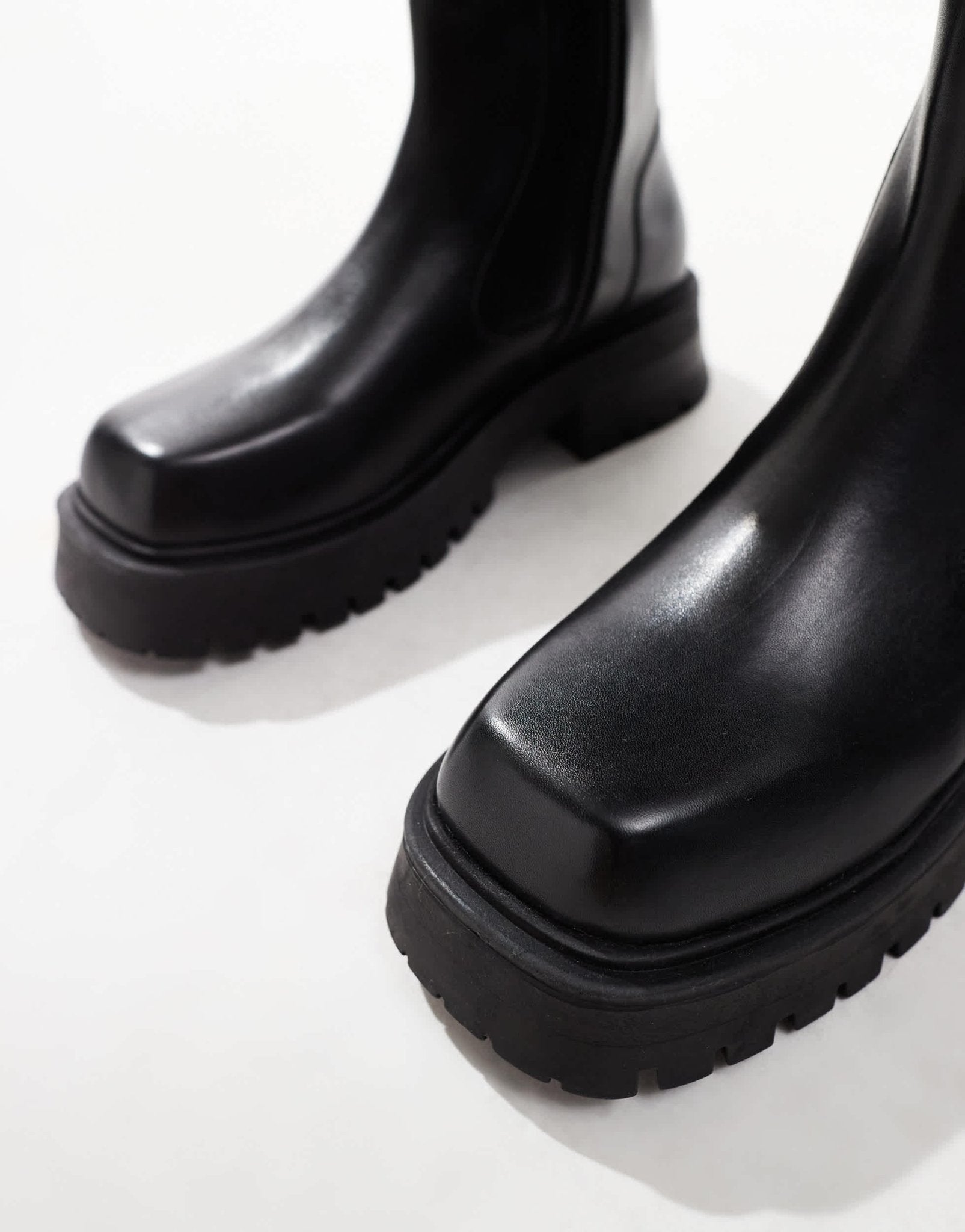 schuh Alicia chunky ankle boots in black leather - ASOS Sample Sale EU Store