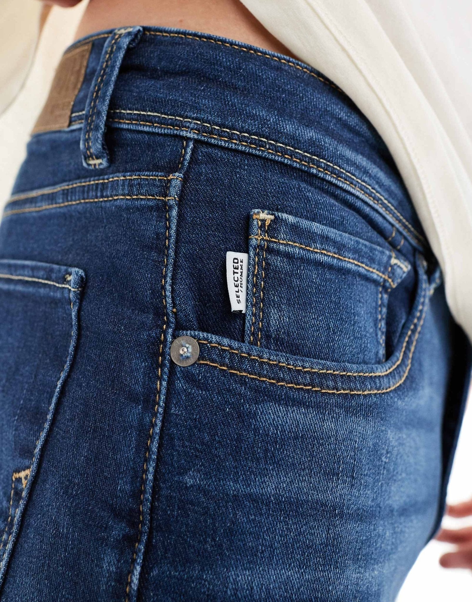 Selected Scott straight fit jeans in medium blue - ASOS Sample Sale EU Store
