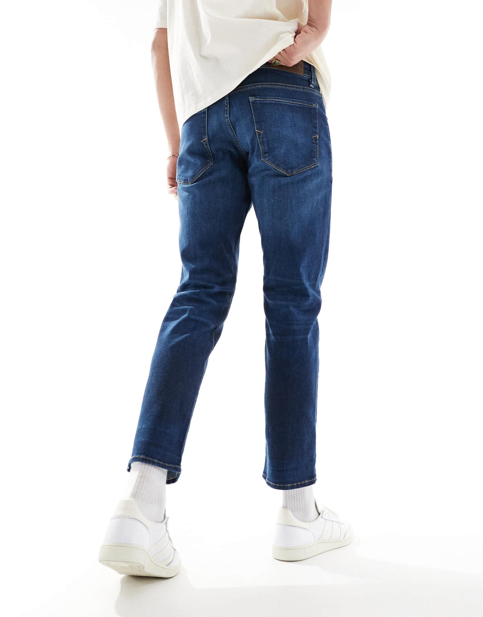 Selected Scott straight fit jeans in medium blue - ASOS Sample Sale EU Store