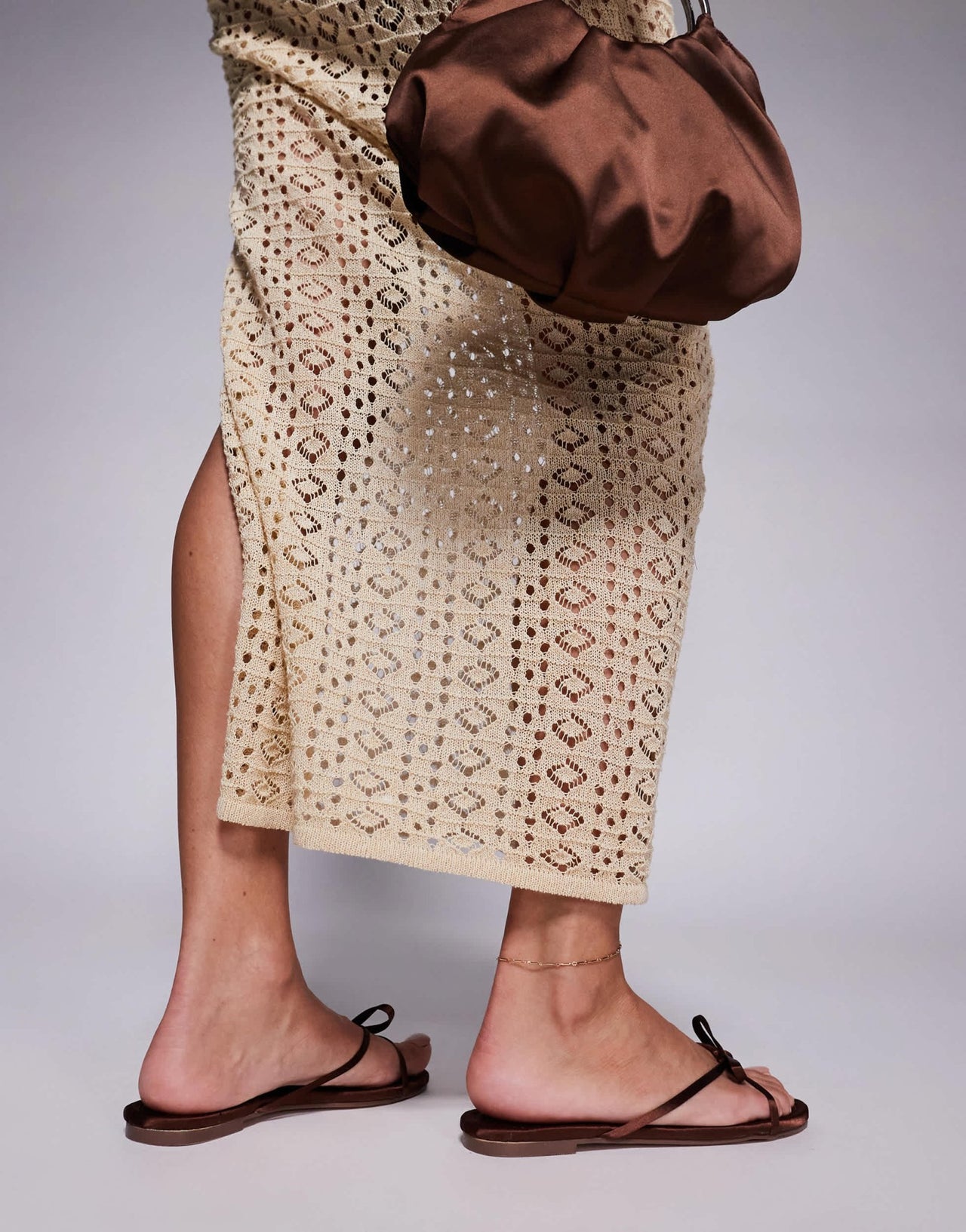 Simmi London Char bow detail flat sandals in chocolate - ASOS Sample Sale EU Store