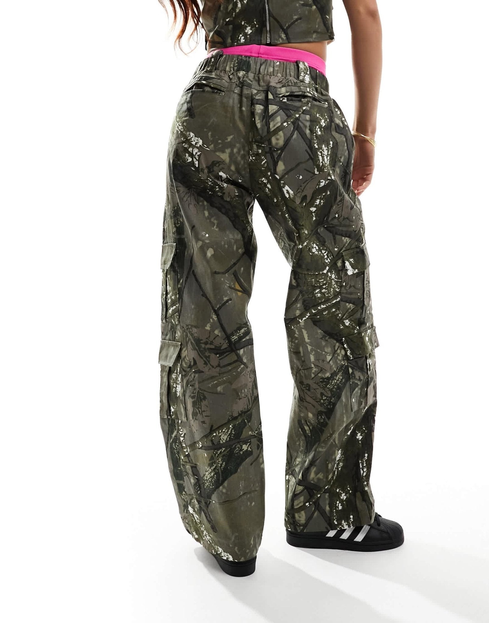 Sixth June co - ord camo print cargos trousers in green - ASOS Sample Sale EU Store