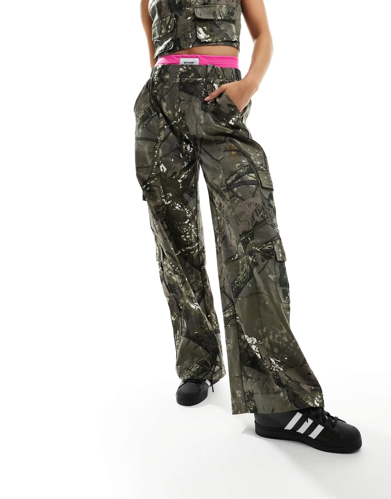Sixth June co - ord camo print cargos trousers in green - ASOS Sample Sale EU Store