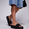 Sandalo con plateau South Beach in rafia nera
