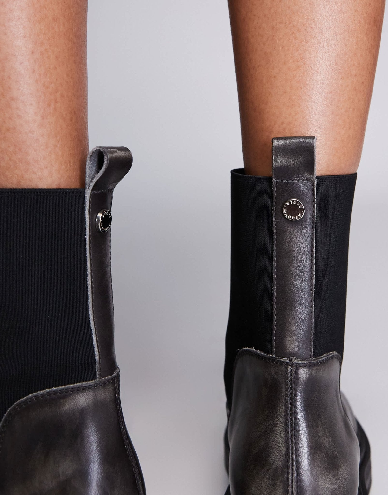 Steve Madden Churro Chelsea Ankle Boot in Dark Grey Leather - ASOS Sample Sale EU Store