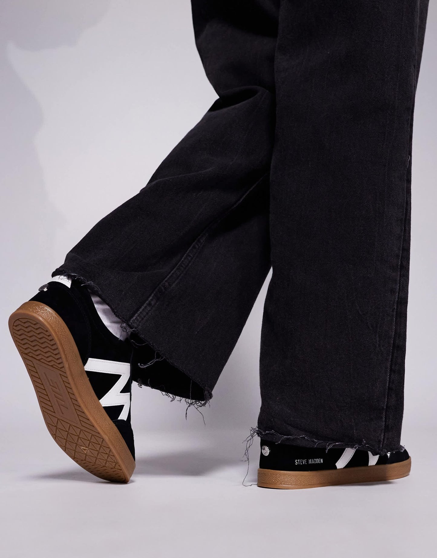 Steve Madden Degree lace up trainers in black and white - ASOS Sample Sale EU Store