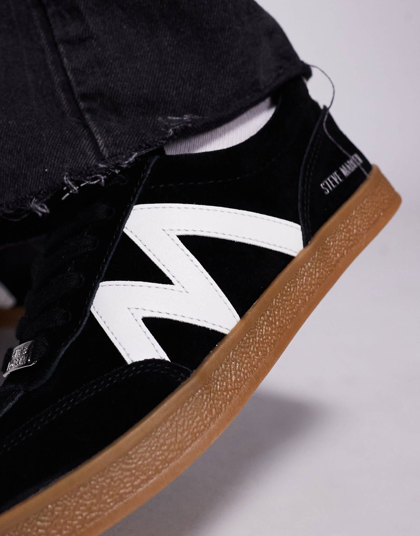 Steve Madden Degree lace up trainers in black and white - ASOS Sample Sale EU Store
