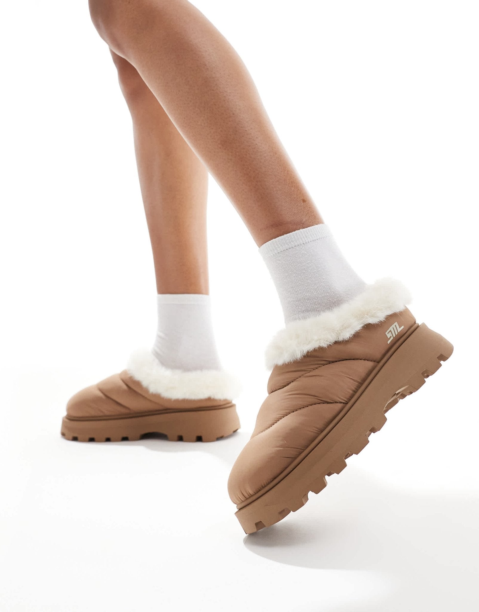 Steve Madden Fireplace faux fur lined slippers in tan - ASOS Sample Sale EU Store