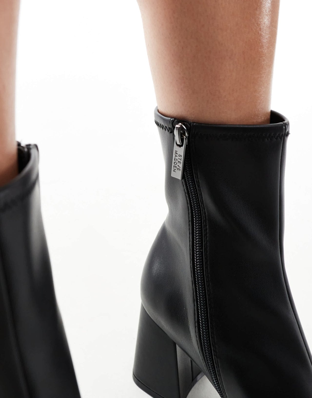 Steve Madden Hoist Heeled Ankle boot in Black - ASOS Sample Sale EU Store