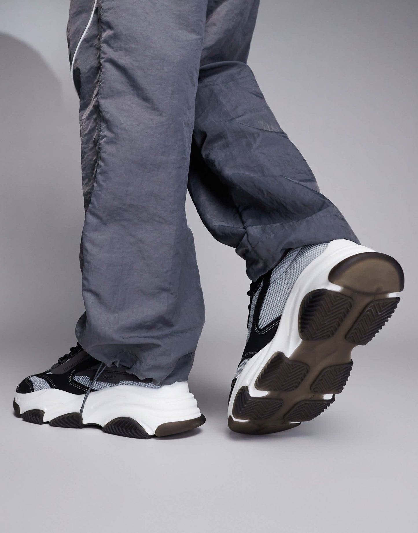 Steve Madden Possess Trainer in Dark Grey - ASOS Sample Sale EU Store
