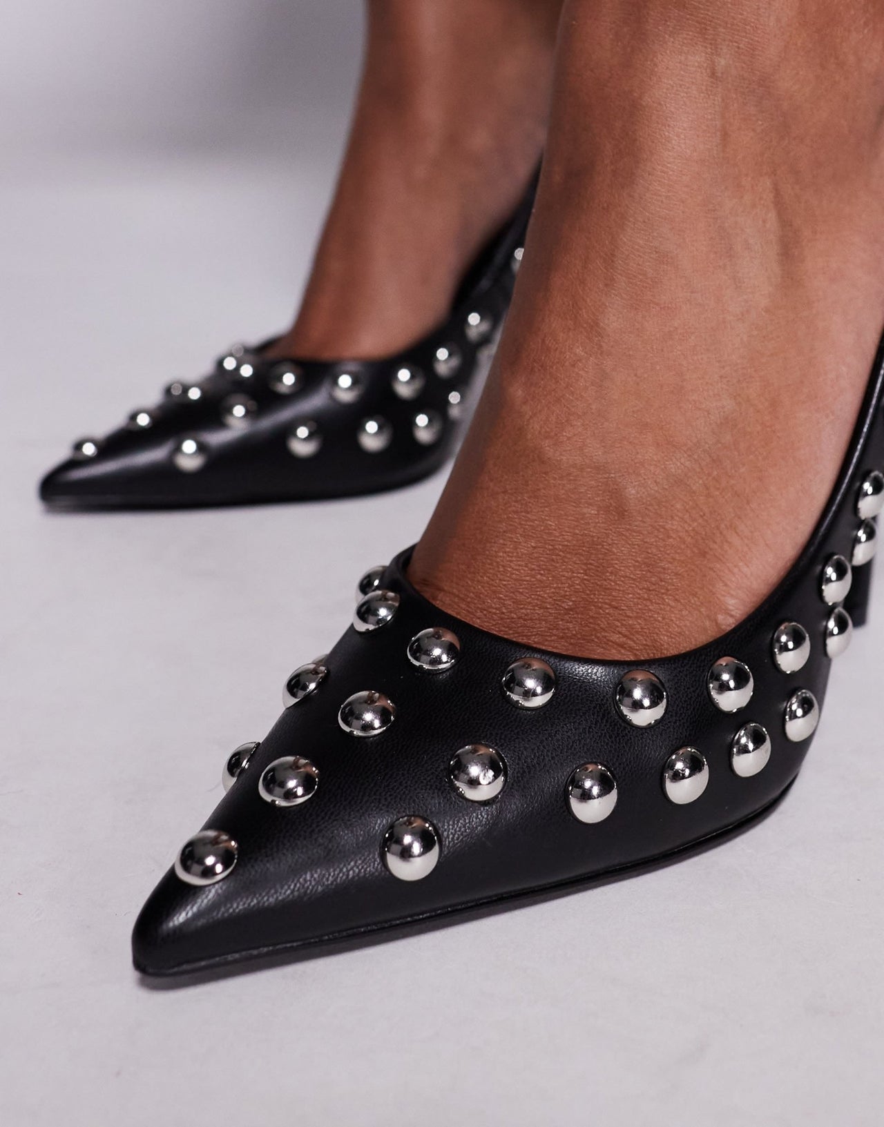 Steve Madden Thrives - S pointed court shoes with dome studs in black - ASOS Sample Sale EU Store