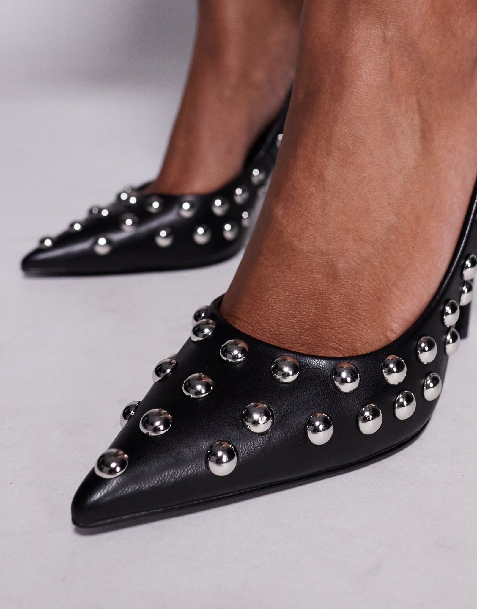 Steve Madden Thrives - S pointed court shoes with dome studs in black - ASOS Sample Sale EU Store
