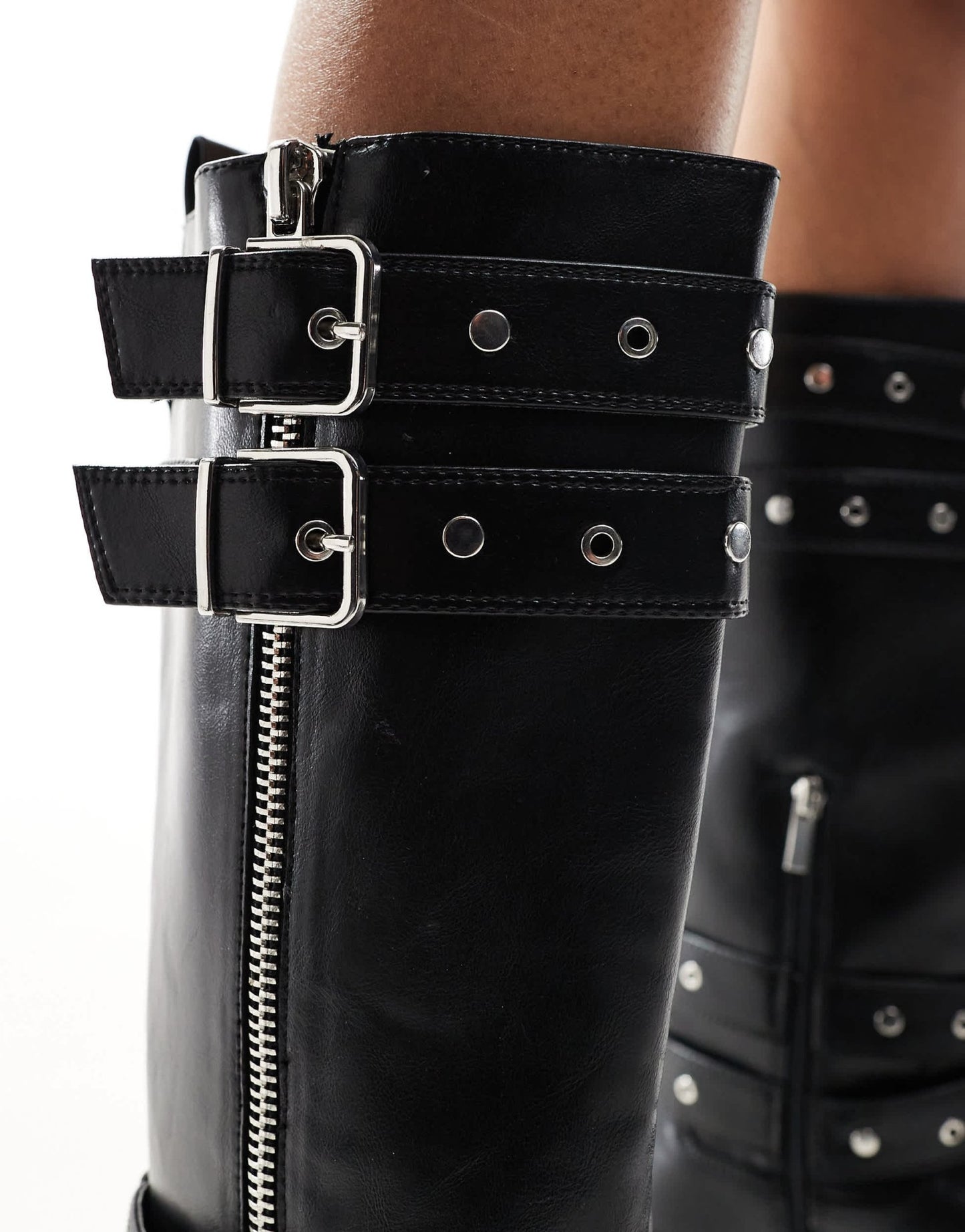 Stradivarius buckle detail chunky flat knee high boot in black - ASOS Sample Sale EU Store
