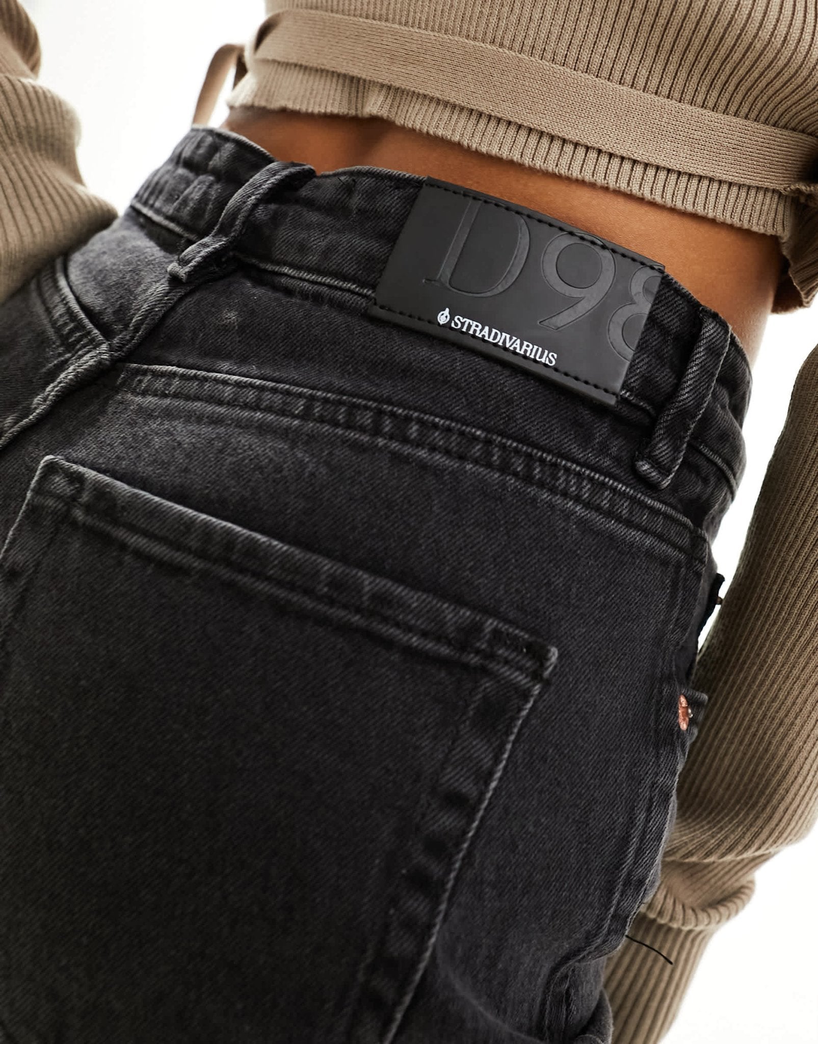 Stradivarius Petite straight leg jean in black wash - ASOS Sample Sale EU Store