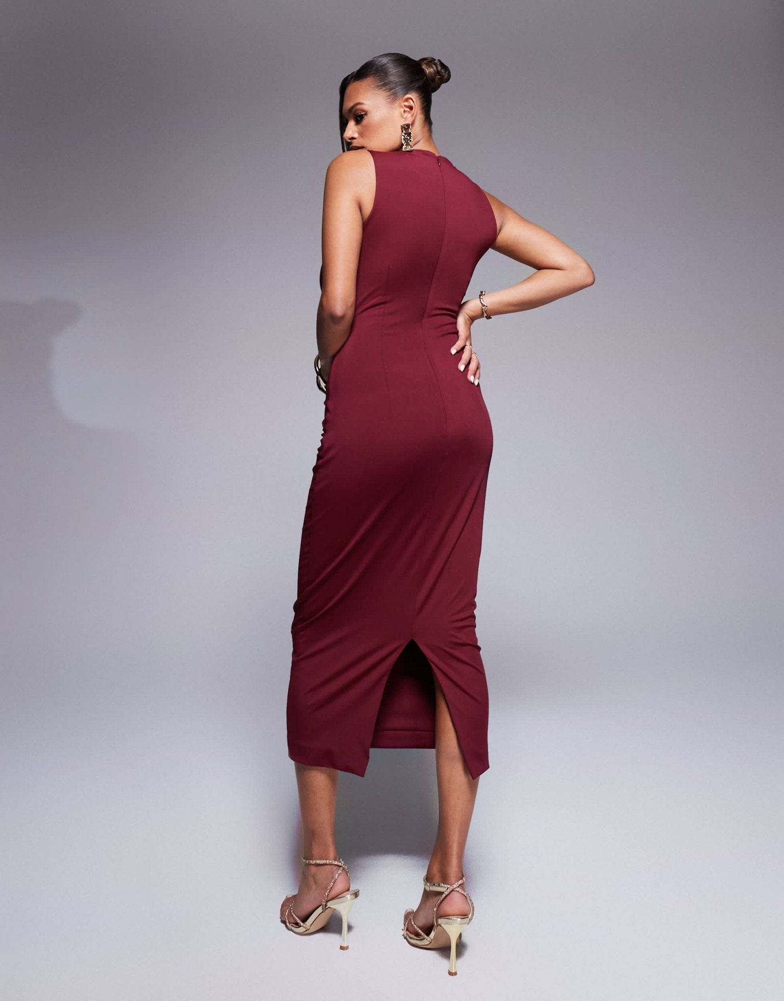 Taideux fuller bust Nikki jersey cut out midaxi dress with twist detail in deep red - ASOS Sample Sale EU Store