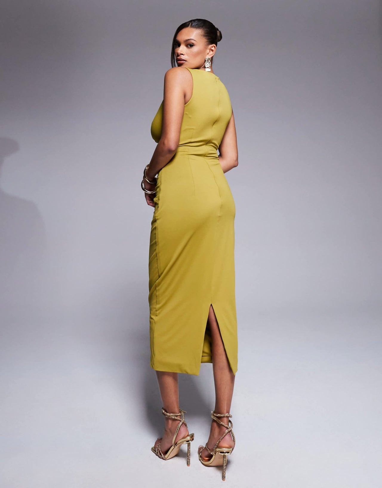 Taideux fuller bust Nikki jersey cut out midaxi dress with twist detail in olive - ASOS Sample Sale EU Store