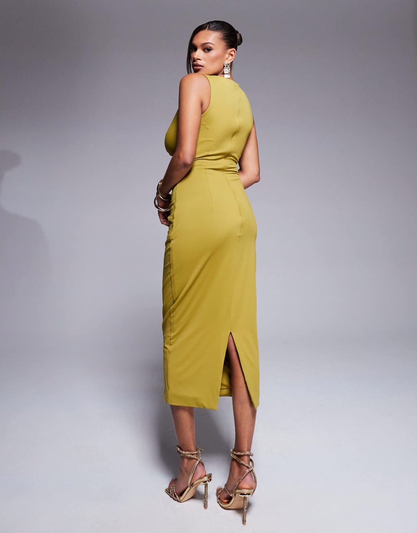 Taideux fuller bust Nikki jersey cut out midaxi dress with twist detail in olive - ASOS Sample Sale EU Store