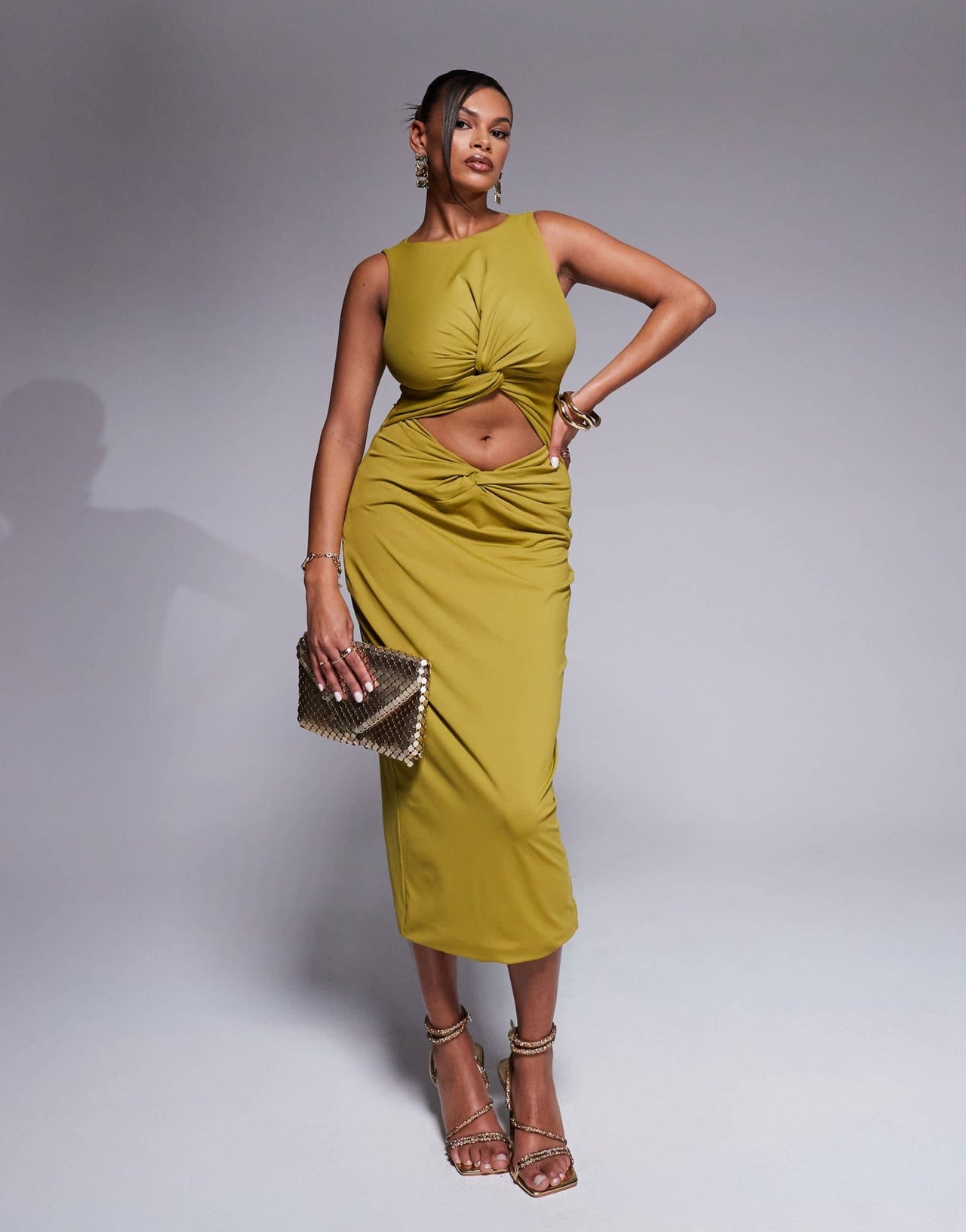 Taideux fuller bust Nikki jersey cut out midaxi dress with twist detail in olive - ASOS Sample Sale EU Store