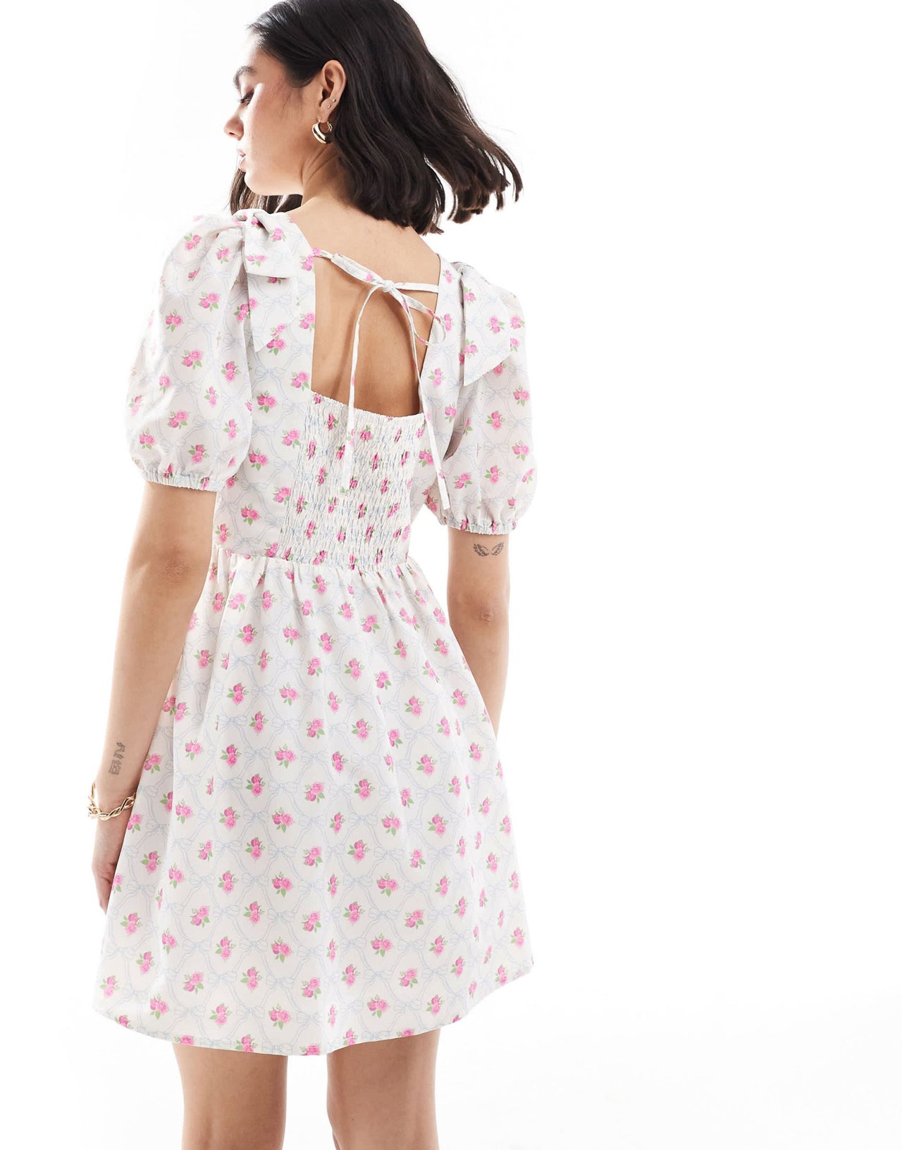 The Frolic exclusive bow shoulder puff sleeve tie back mini smock dress in cream ditsy floral - ASOS Sample Sale EU Store