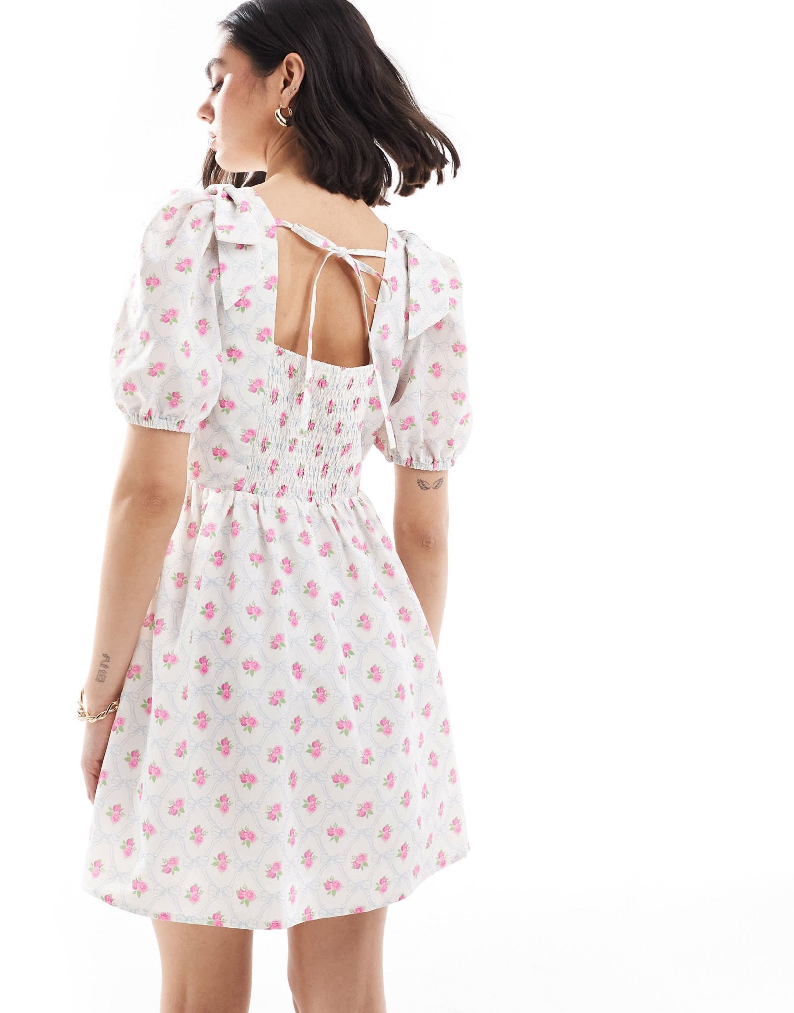 The Frolic exclusive bow shoulder puff sleeve tie back mini smock dress in cream ditsy floral - ASOS Sample Sale EU Store