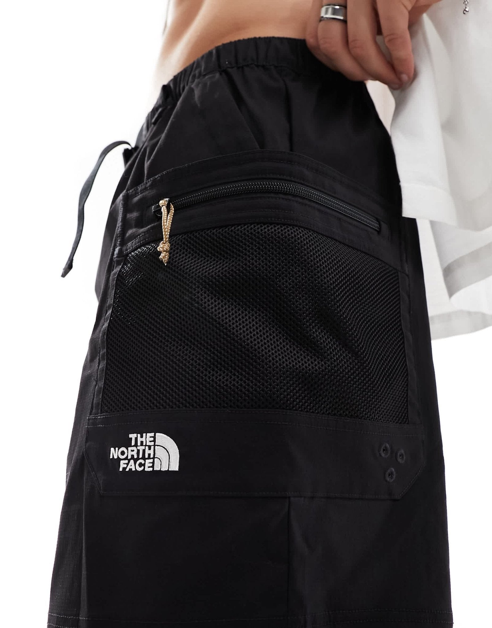 The North Face Class V Pathfinder 5 inch belted shorts in black - ASOS Sample Sale EU Store